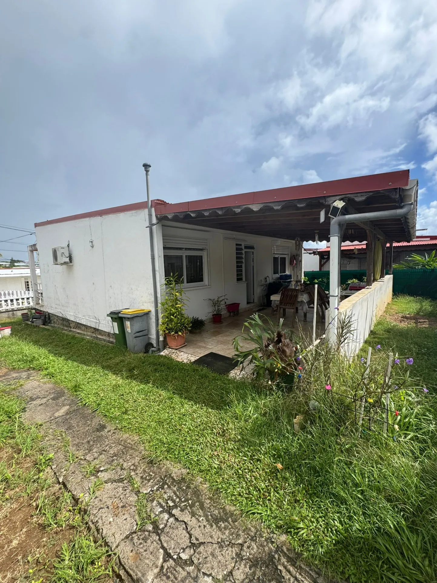 A vendre maison F4 à Petit-Bourg, environnement calme, 3 chambres, terrasse et jardin