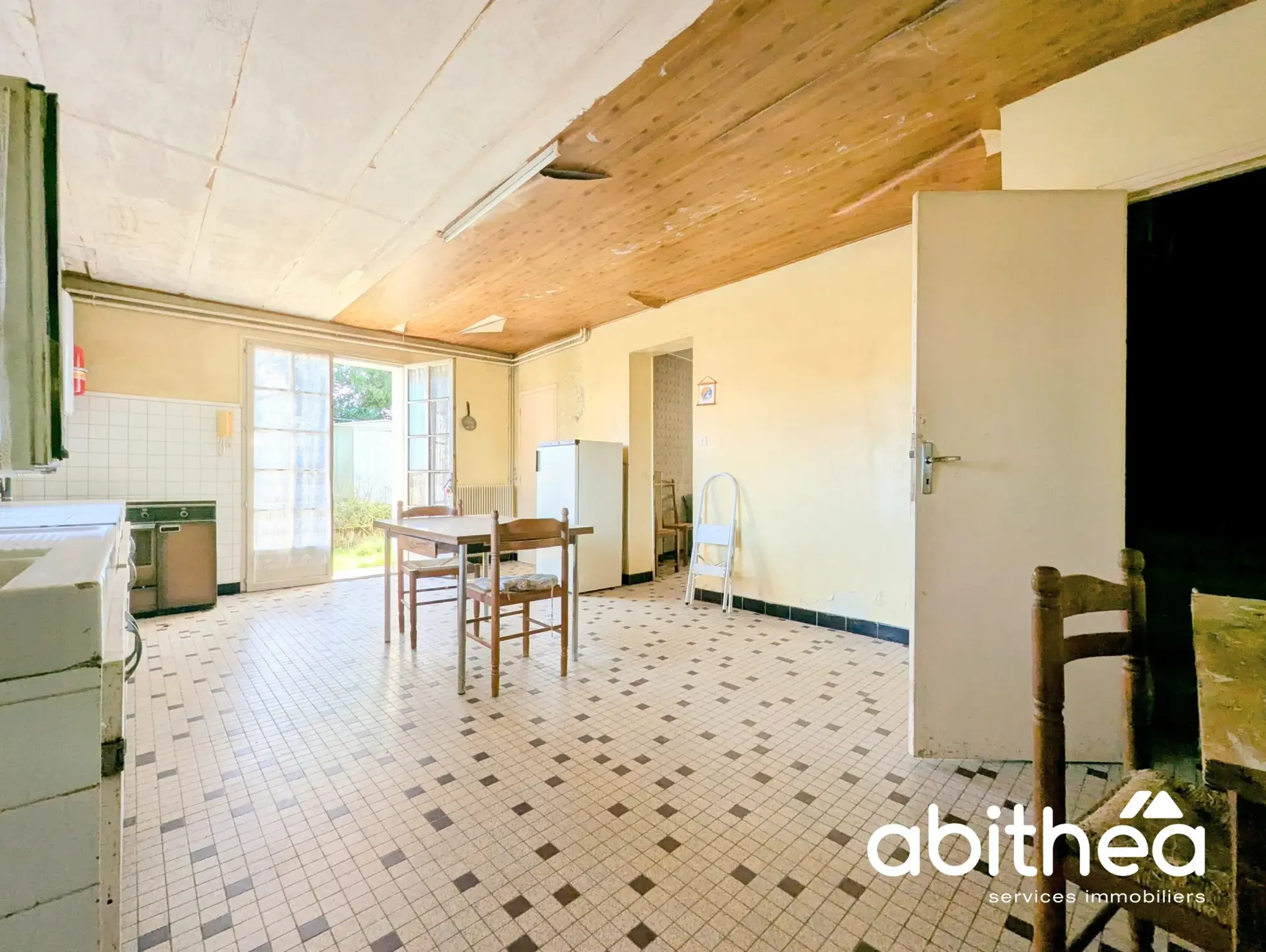 Maison à rénover de 109 m² avec jardin à Lugon-et-l'île-du-Carnay 