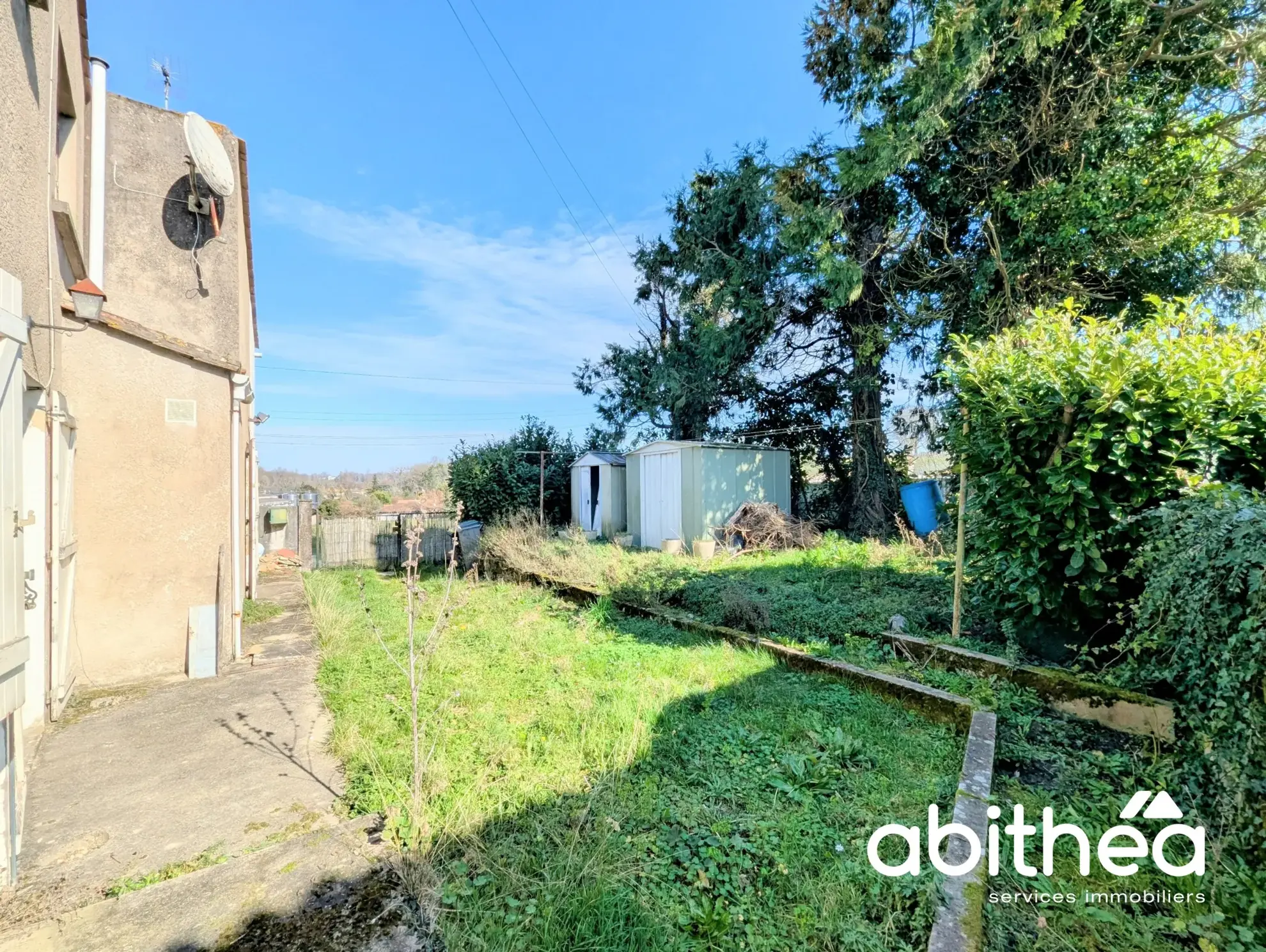 Maison à rénover de 109 m² avec jardin à Lugon-et-l'île-du-Carnay 