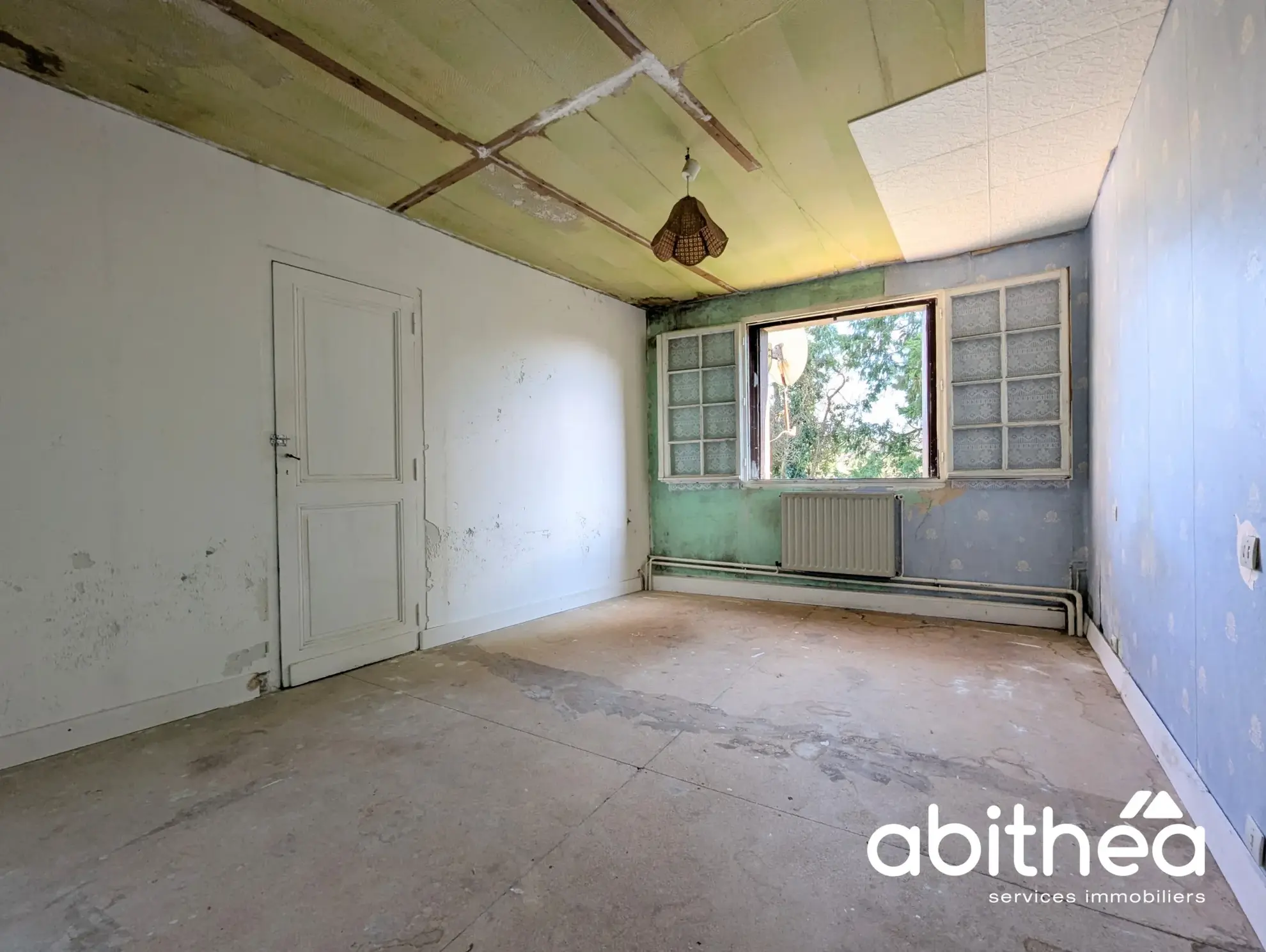 Maison à rénover de 109 m² avec jardin à Lugon-et-l'île-du-Carnay 