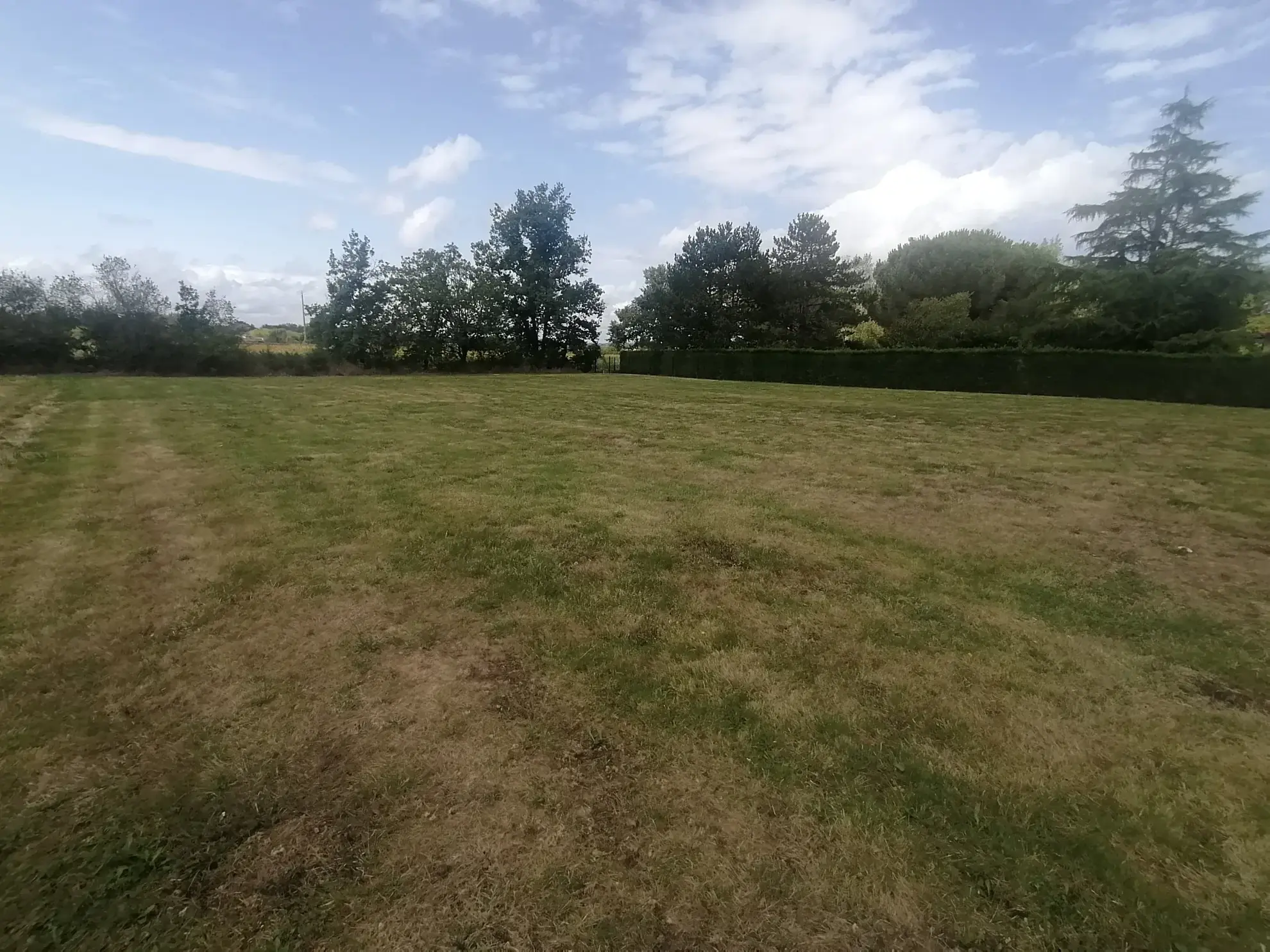 Terrain constructible de 1690 m² à Barry d'Islemade proche de Montauban