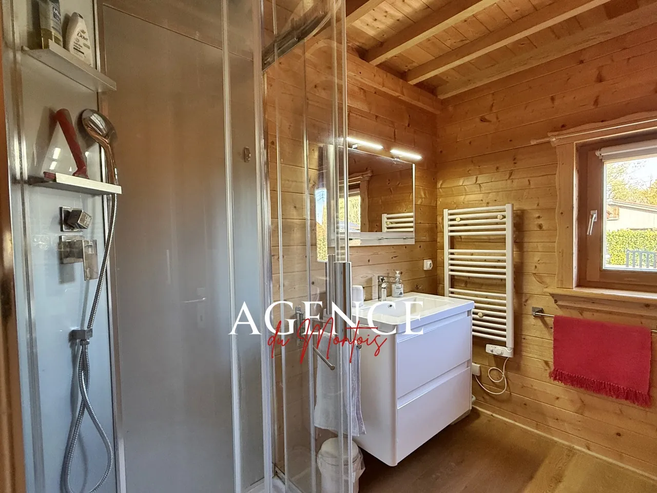 Charmant chalet en bois massif à Bray-sur-Seine avec jardin clos et terrasse 