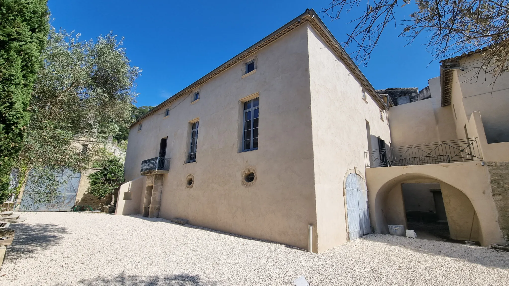 Vente appartement duplex 140m² avec parking et jardin à Sommieres 