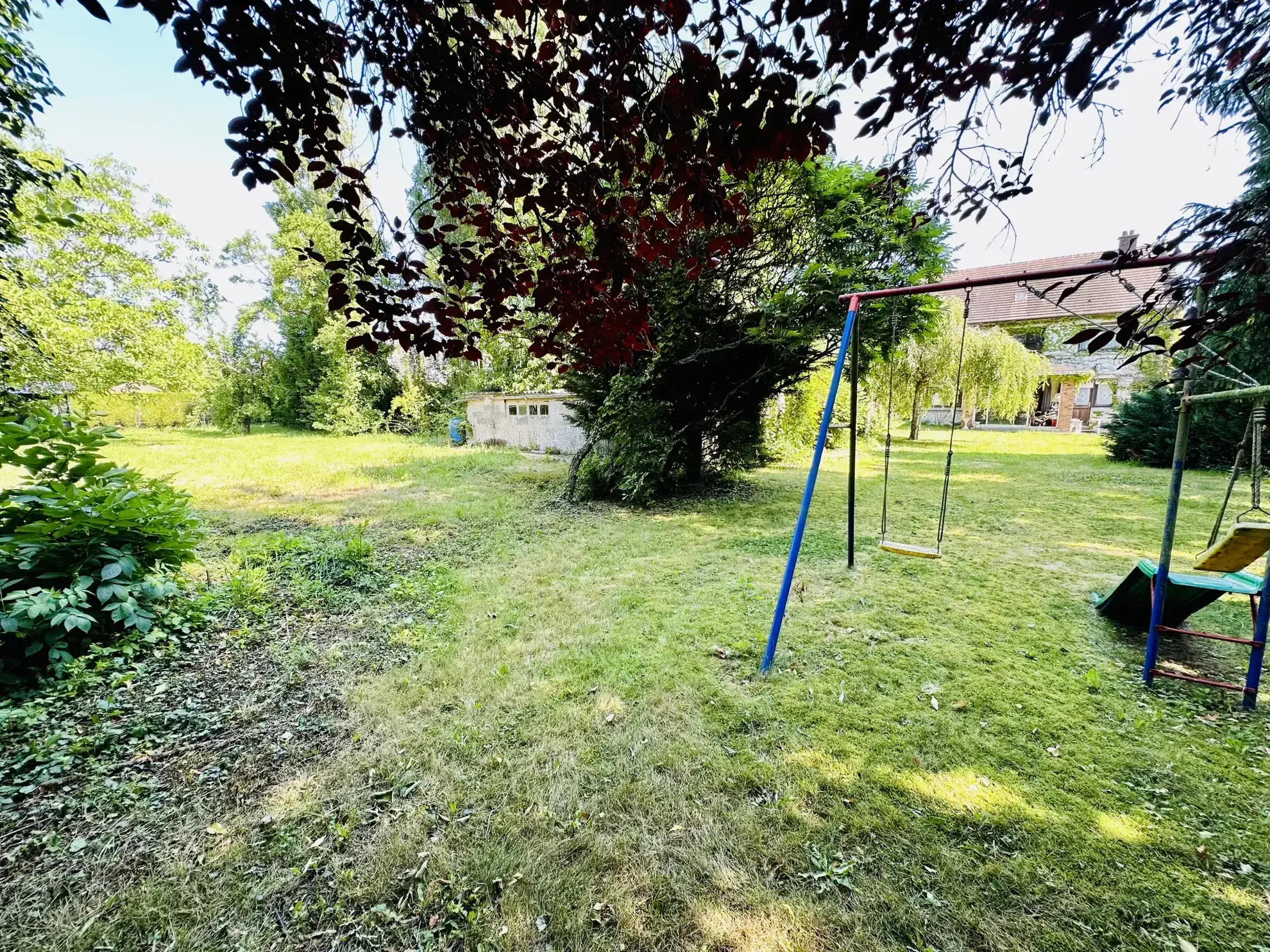 Maison familiale avec 5 chambres à Caudry, grand jardin et potentiel de rénovation 