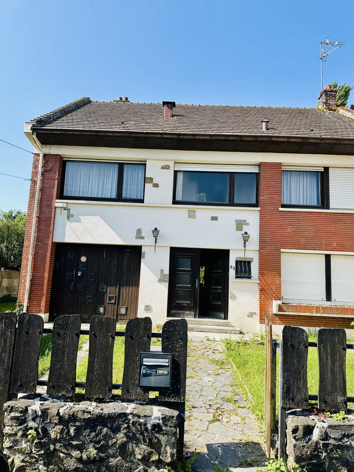 Maison familiale avec 5 chambres à Caudry, grand jardin et potentiel de rénovation 