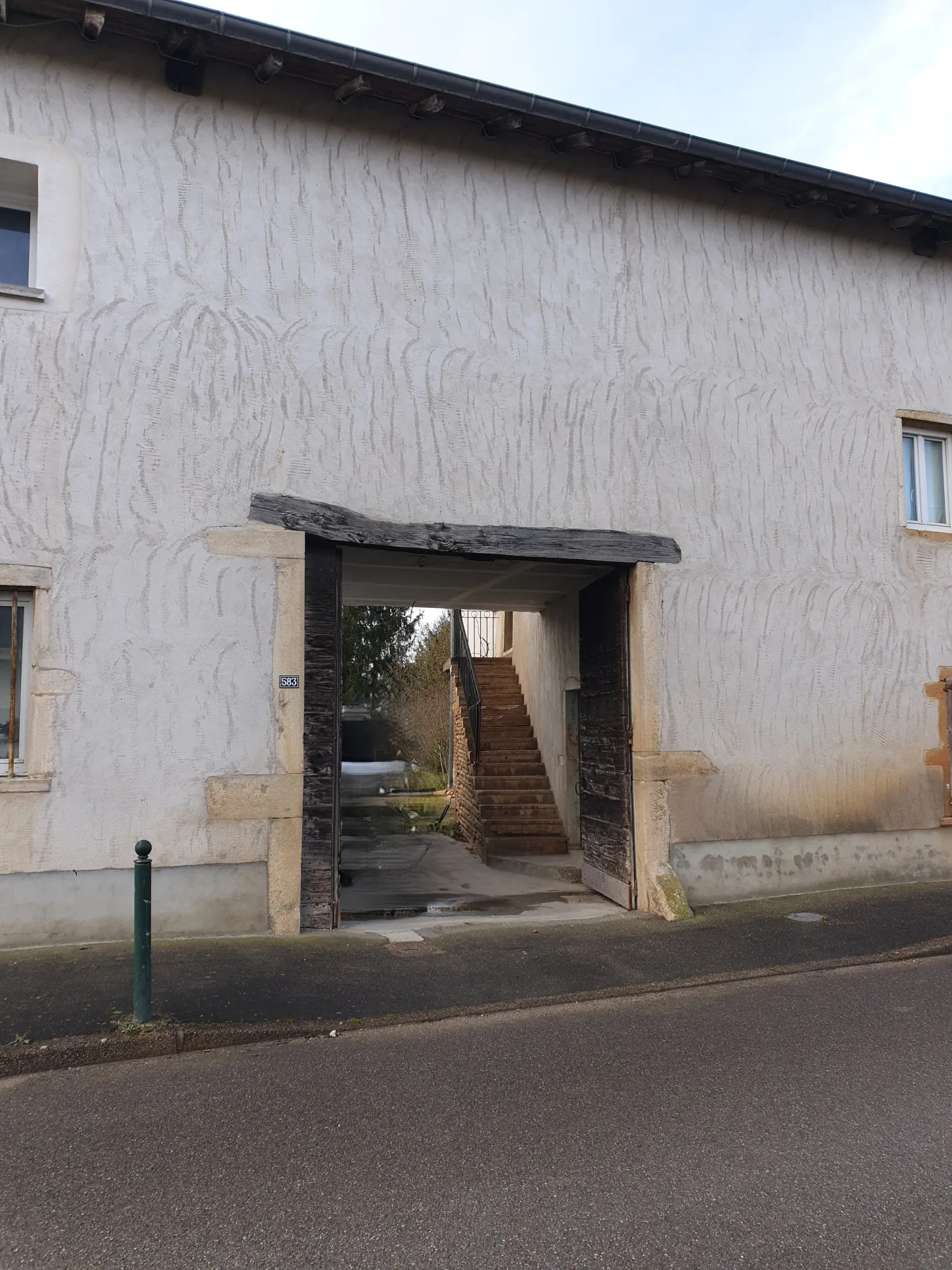 Maison à rénover de 160 m² à Misérieux avec grand potentiel et emplacement idéal 