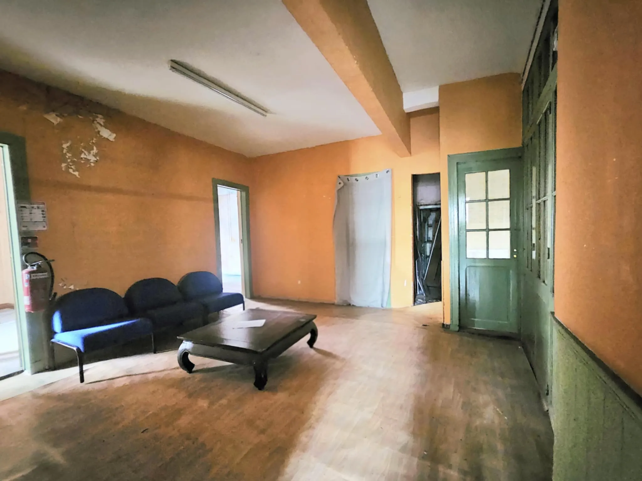 Immeuble à vendre au centre de Bagnères-de-Bigorre, potentiel locatif et rénovation complète 