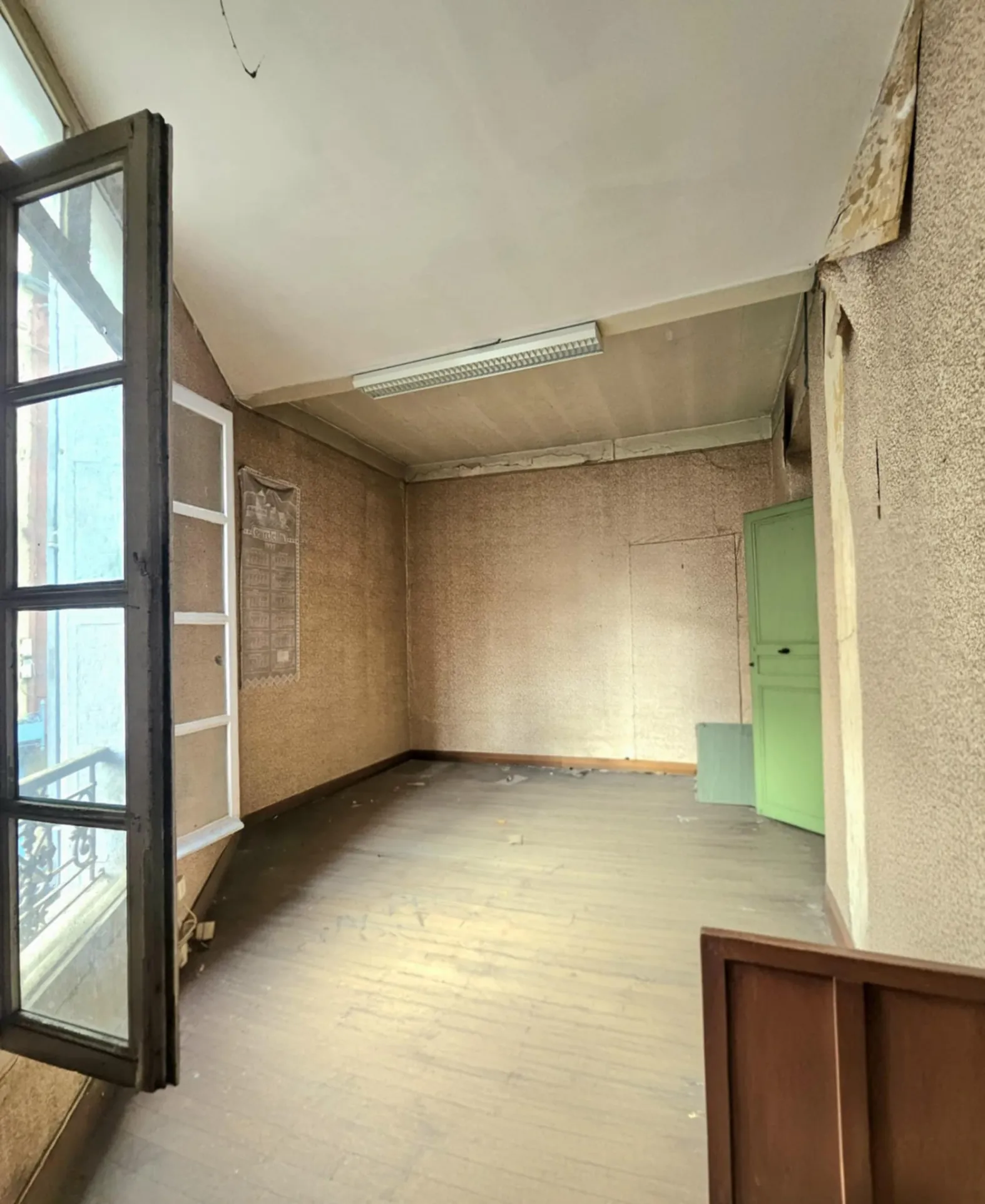 Immeuble à vendre au centre de Bagnères-de-Bigorre, potentiel locatif et rénovation complète 