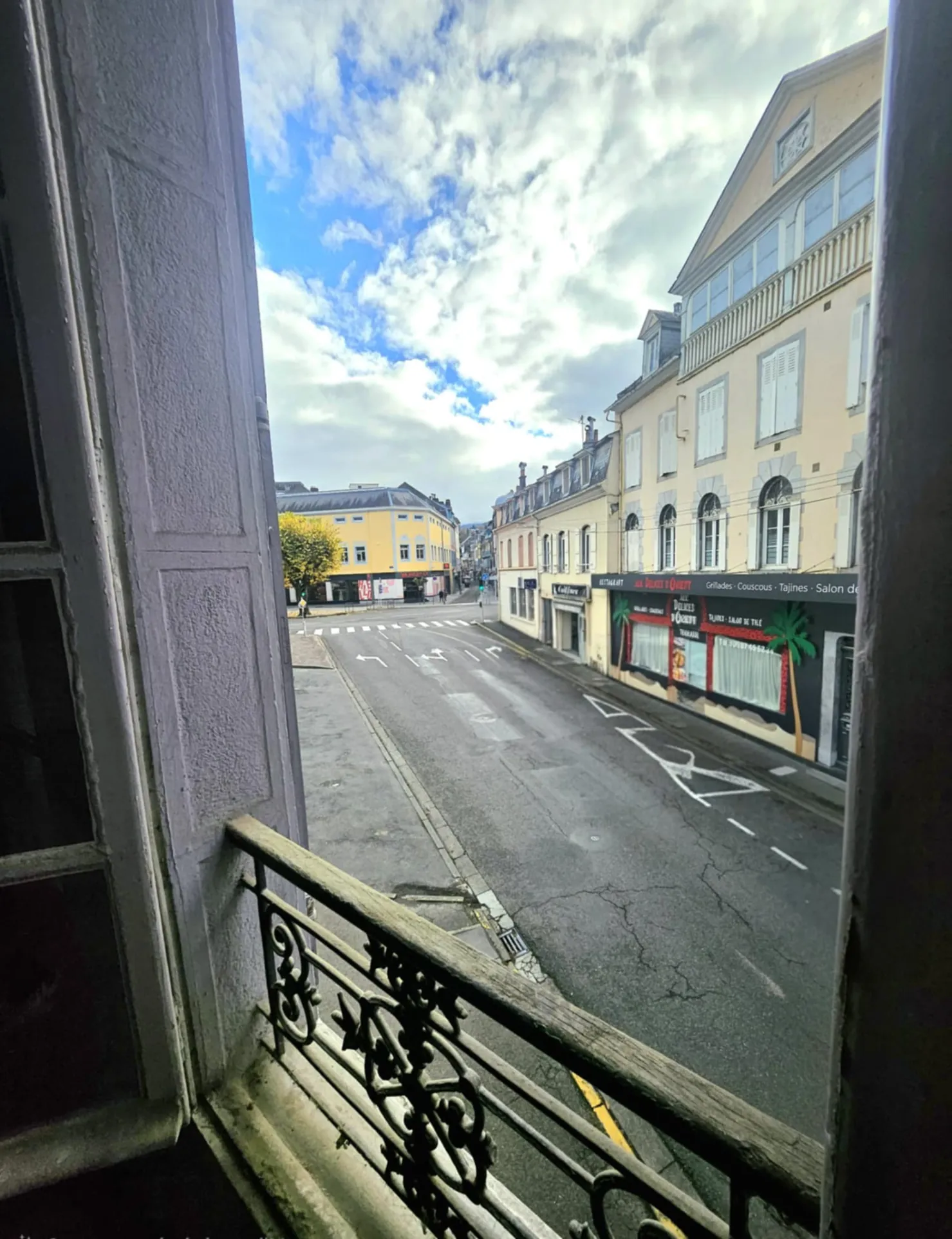 Immeuble à vendre au centre de Bagnères-de-Bigorre, potentiel locatif et rénovation complète 