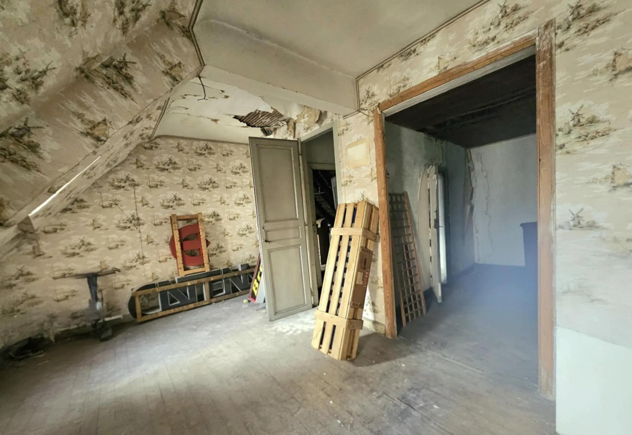 Immeuble à vendre au centre de Bagnères-de-Bigorre, potentiel locatif et rénovation complète 