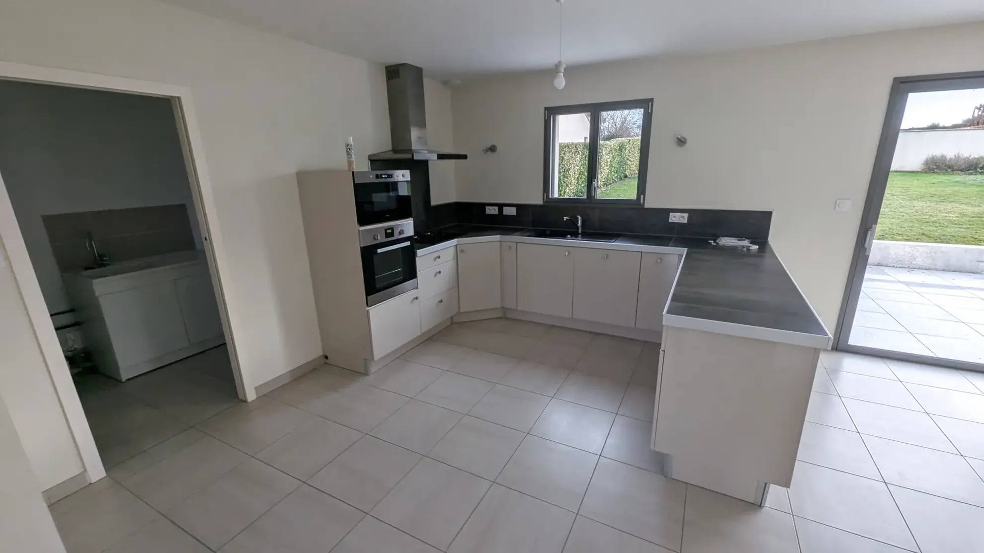 Maison de plain-pied à Magne avec 2 chambres, garage et terrasse en vente 