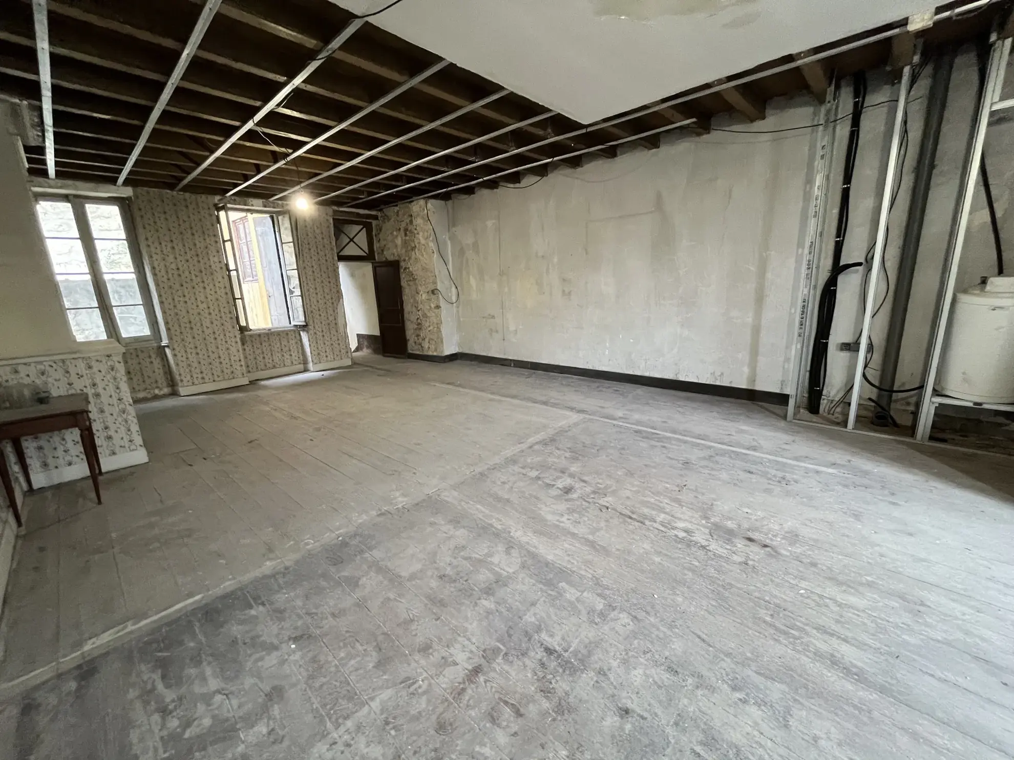 Immeuble à rénover de 250 m² au cœur de La Réole - Investissement potentiel 