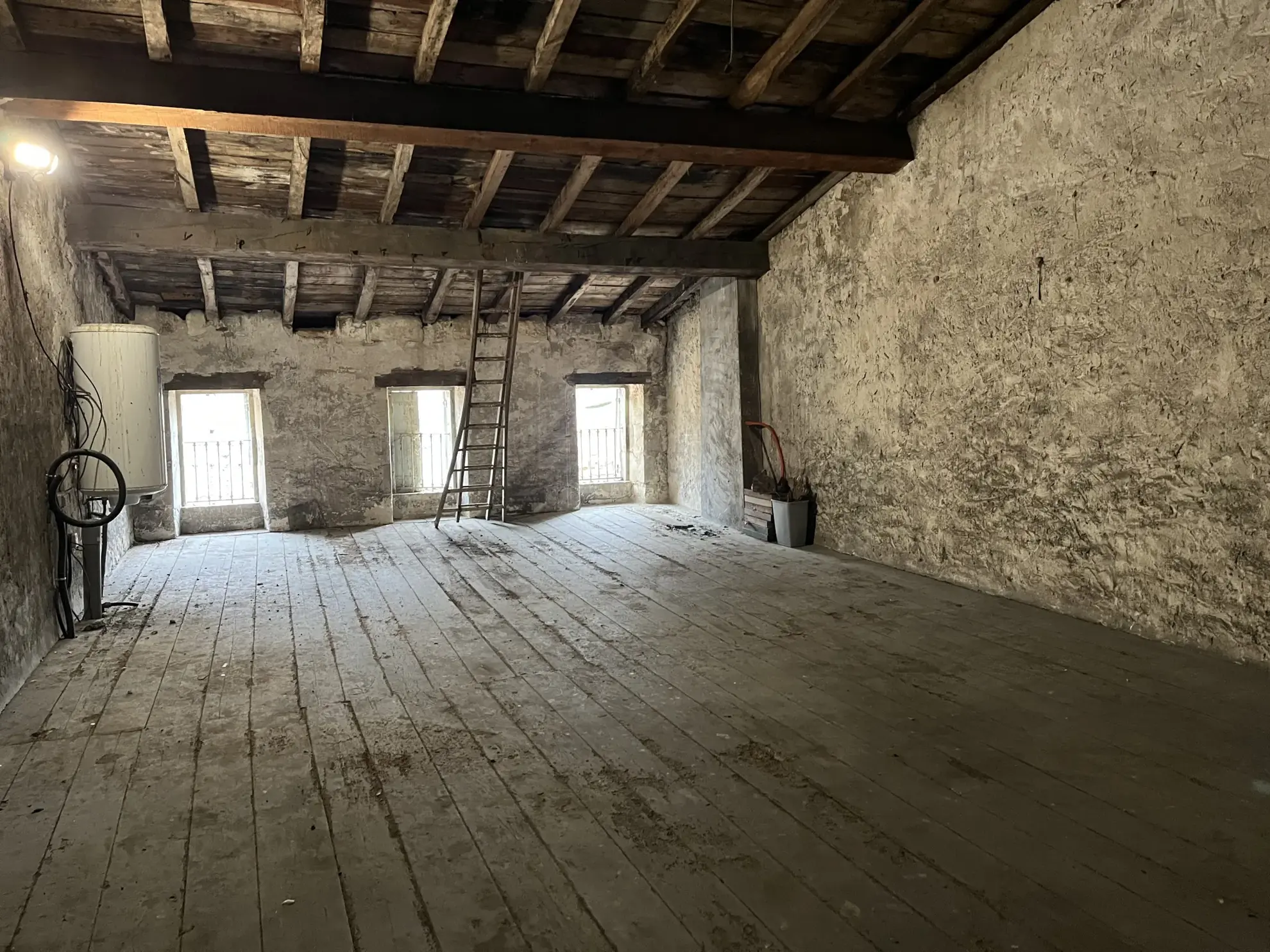 Immeuble à rénover de 250 m² au cœur de La Réole - Investissement potentiel 