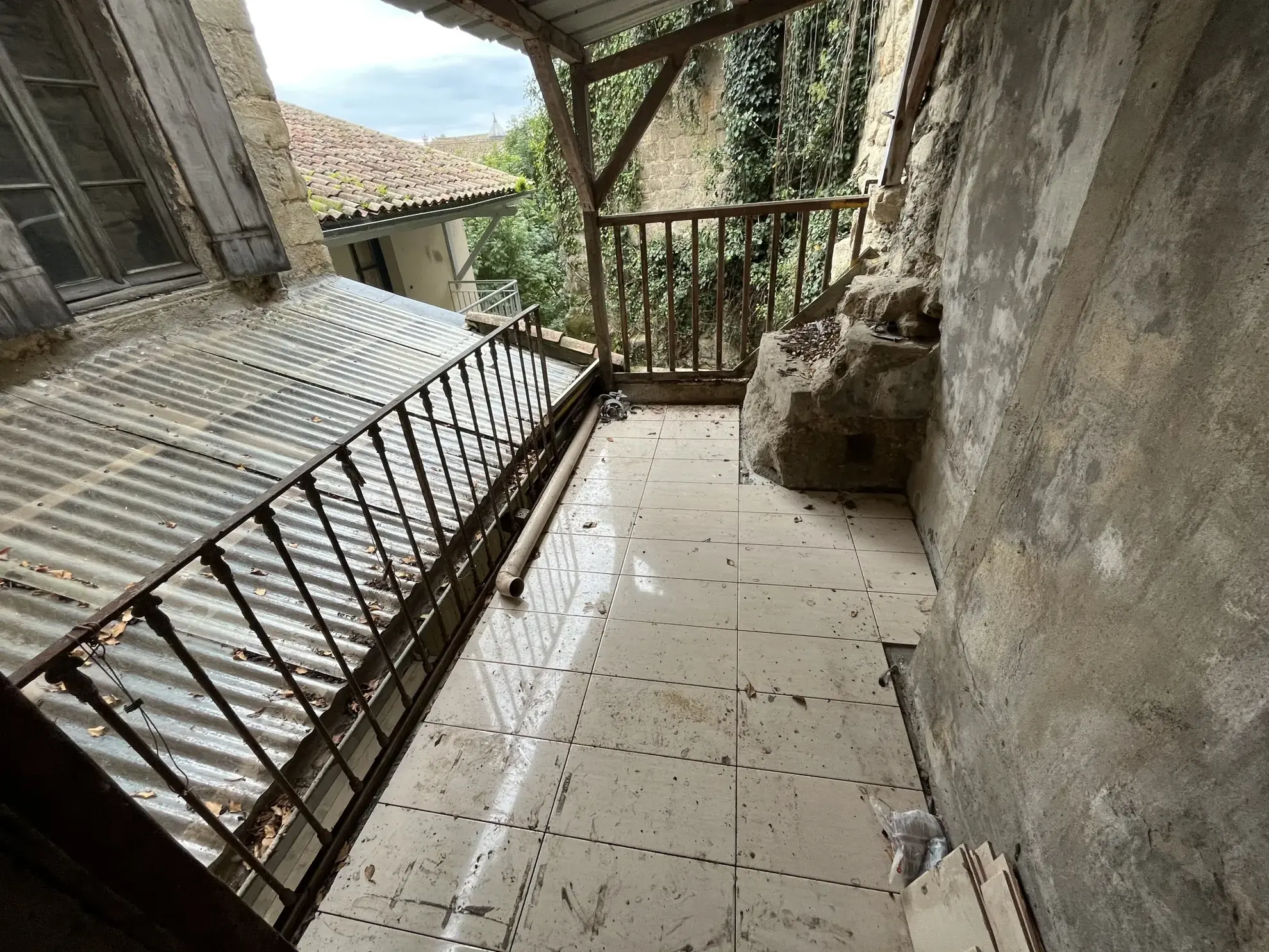 Immeuble à rénover de 250 m² au cœur de La Réole - Investissement potentiel 