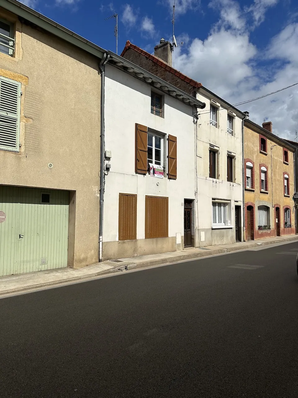 Maison de ville 92 m² à Marcigny proche commerces avec terrasse