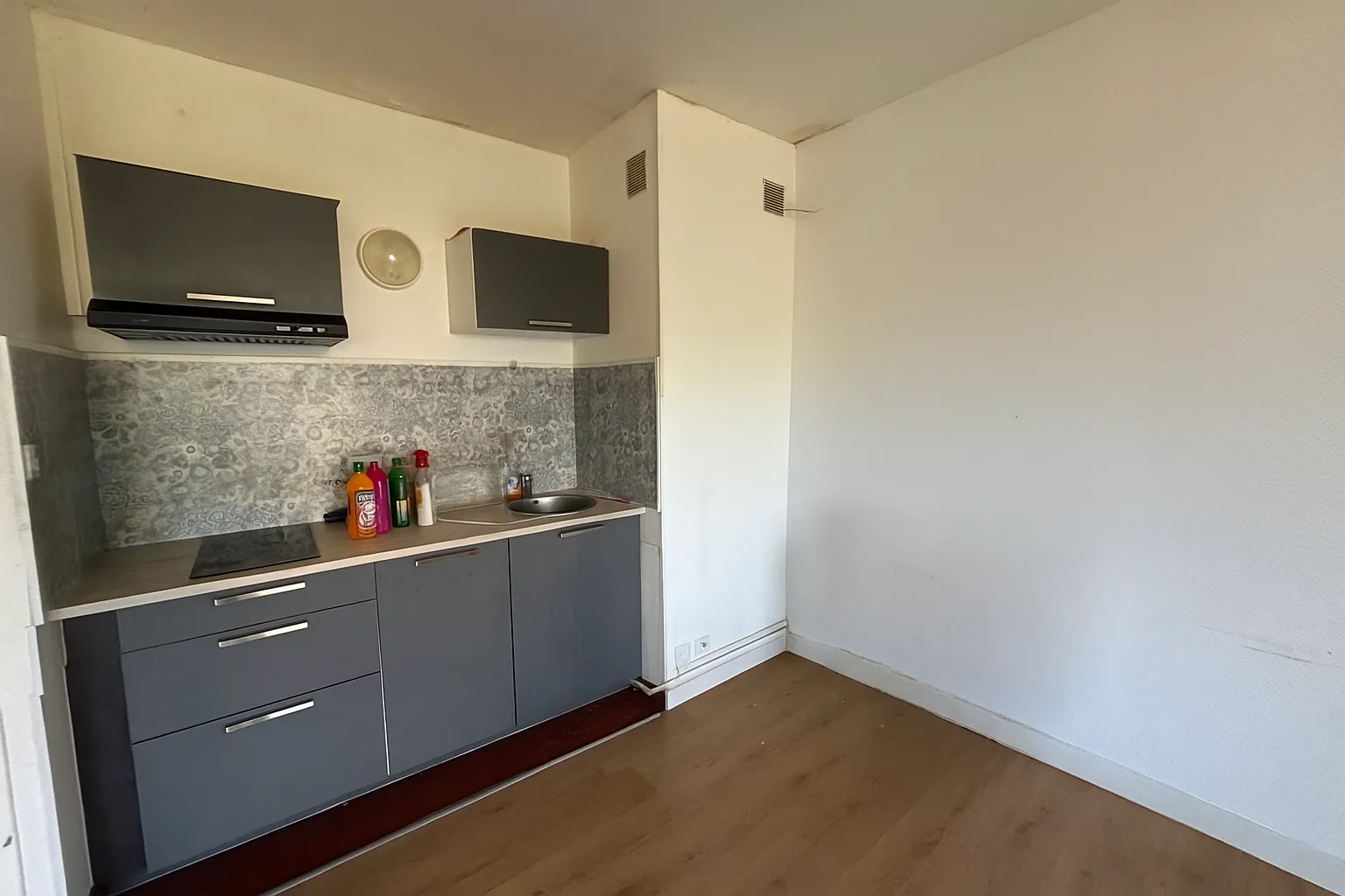 Studio à vendre à Brive, proche centre-ville, 31,2 m², loué 480 € par mois 