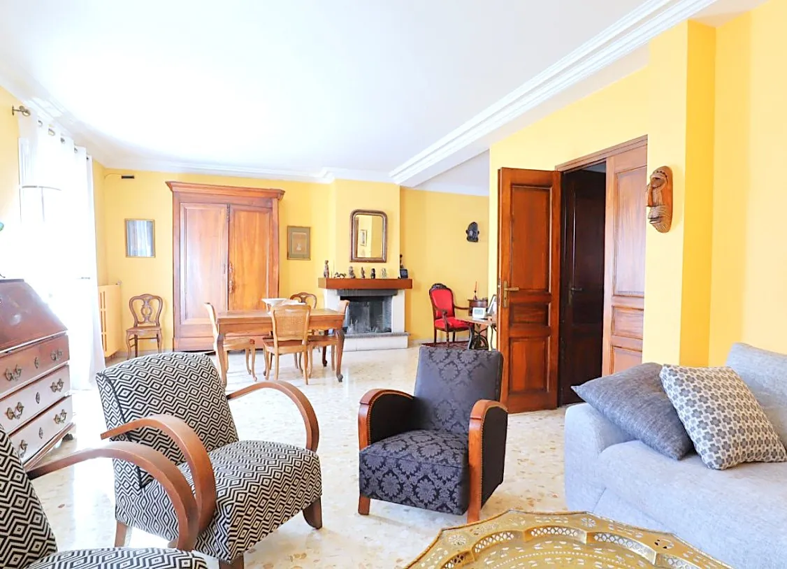 Maison de ville familiale de 178 m² avec jardin et garage à Perpignan 
