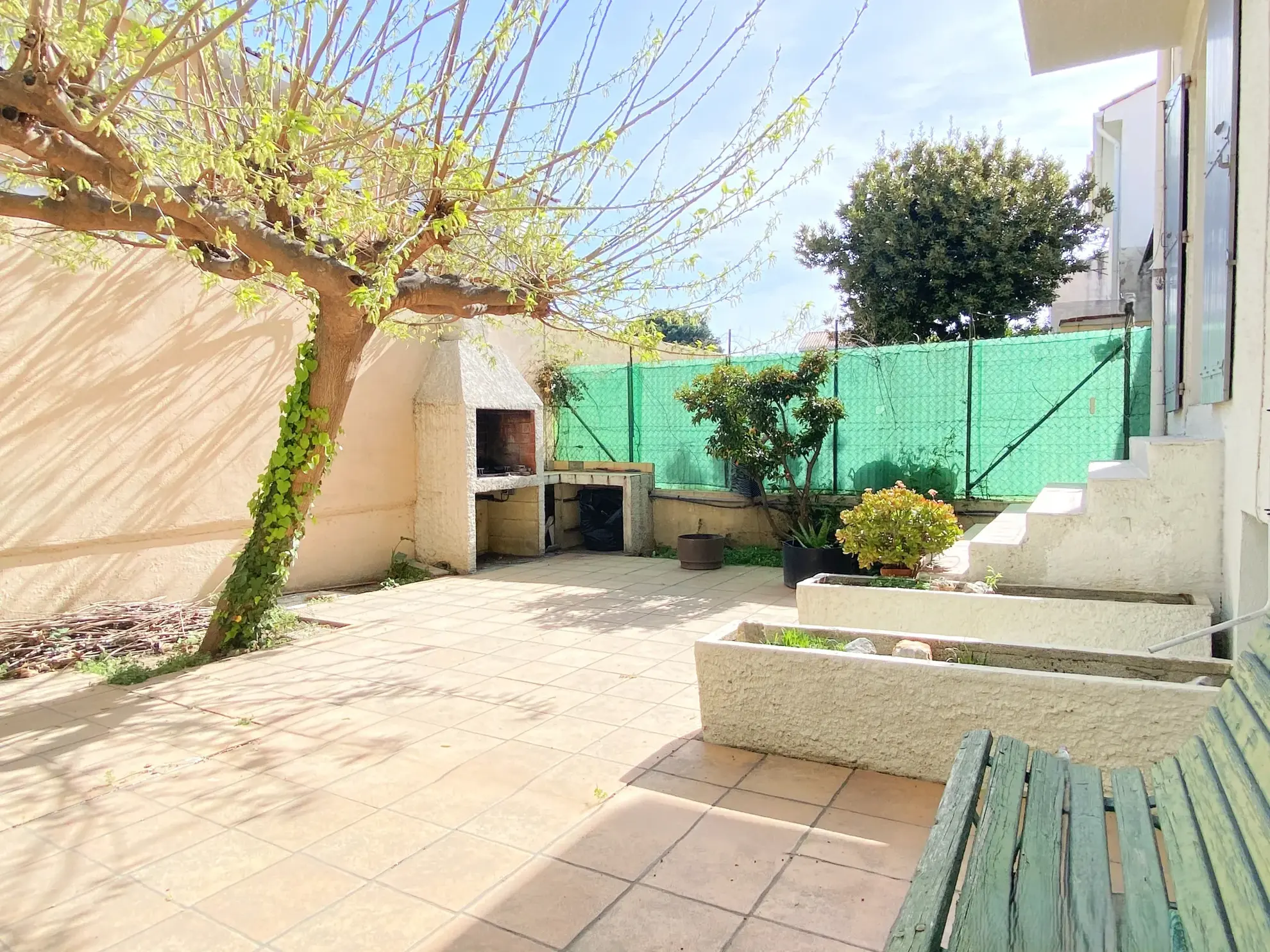 Maison de ville familiale de 178 m² avec jardin et garage à Perpignan 