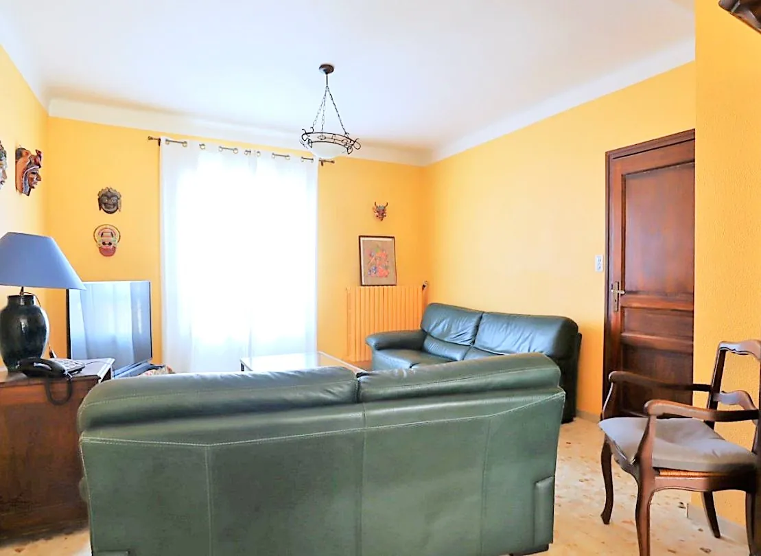 Maison de ville familiale de 178 m² avec jardin et garage à Perpignan 