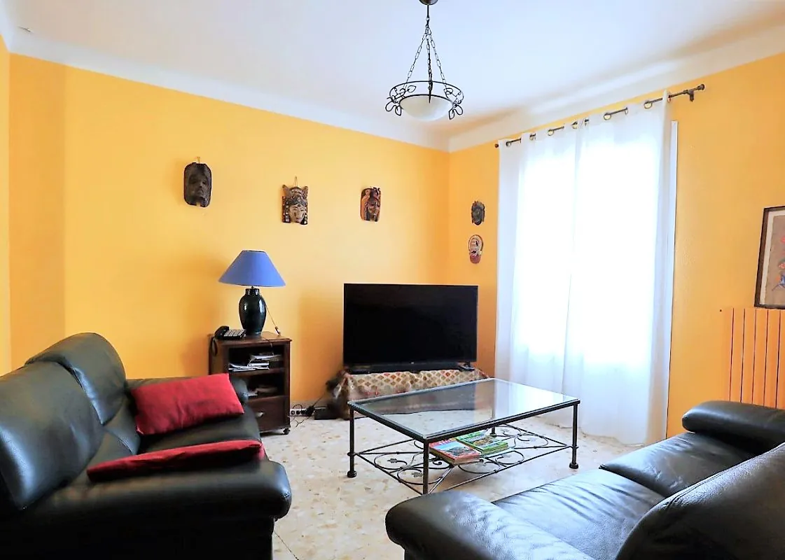 Maison de ville familiale de 178 m² avec jardin et garage à Perpignan 