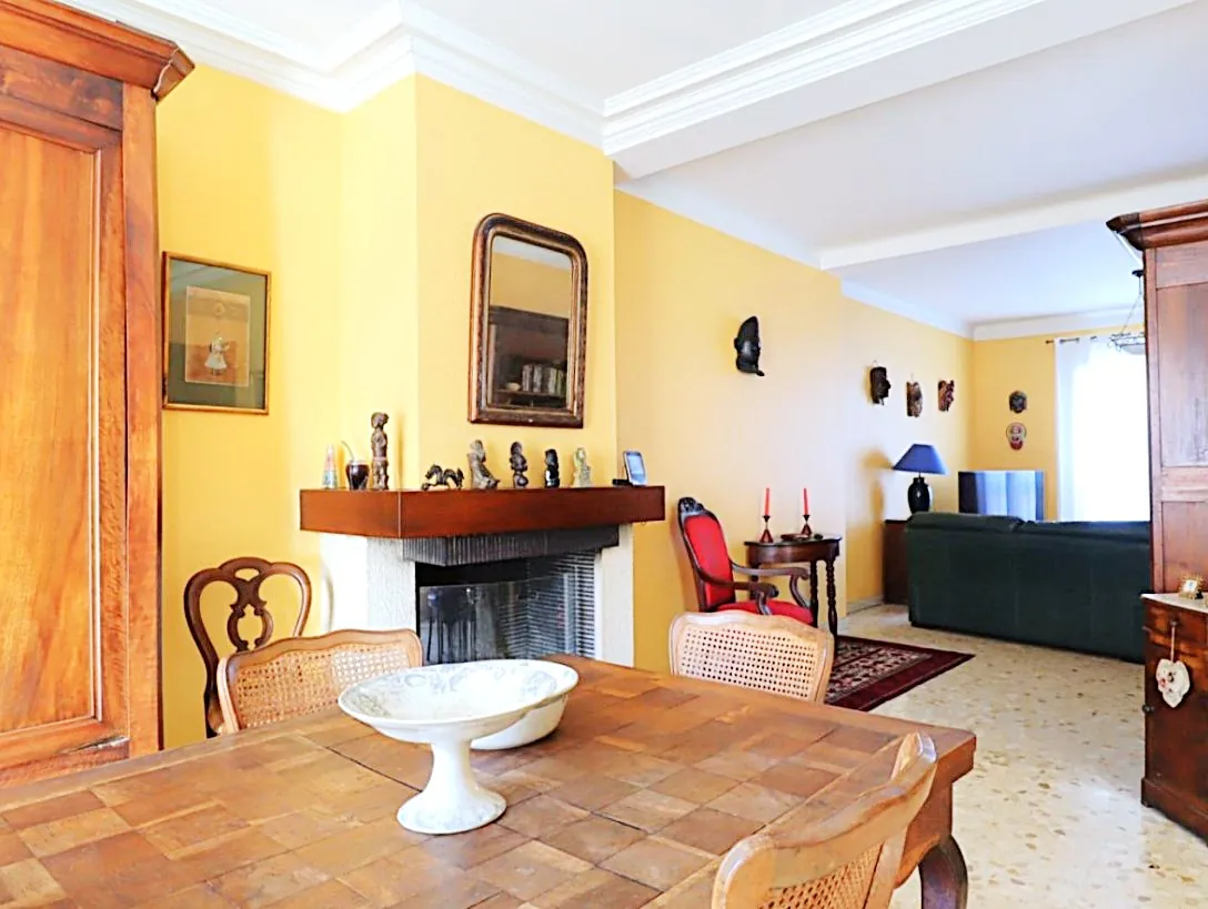 Maison de ville familiale de 178 m² avec jardin et garage à Perpignan 