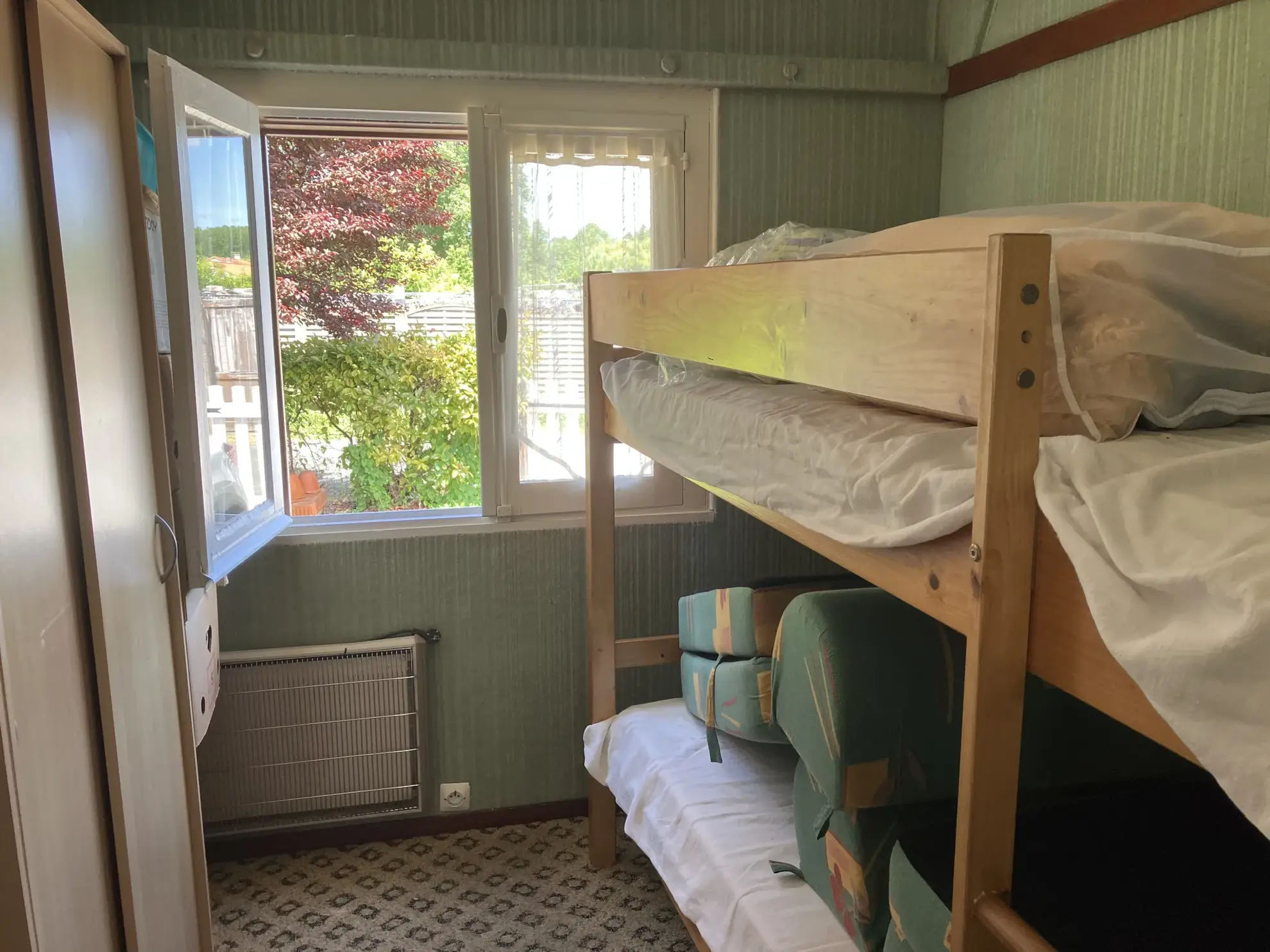 Bungalow en bois à Le Mazeau - Vue rivière, meublé, proche nature, prix attractif 