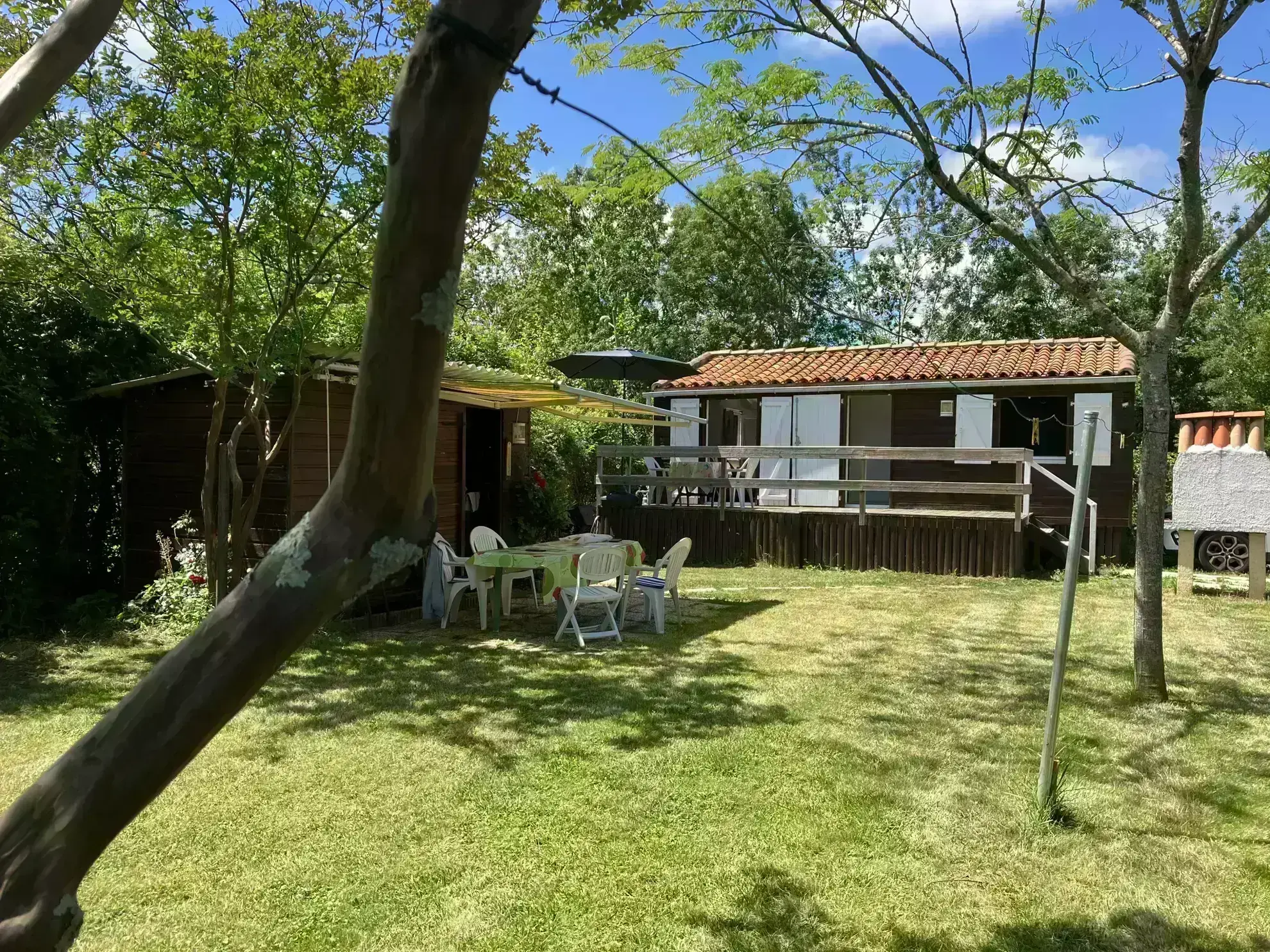 Bungalow en bois à Le Mazeau - Vue rivière, meublé, proche nature, prix attractif