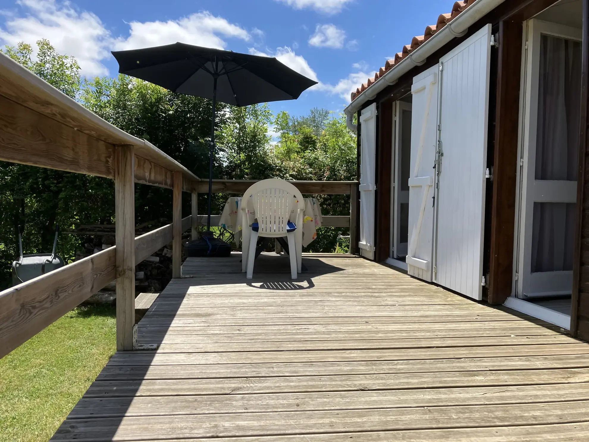 Bungalow en bois à Le Mazeau - Vue rivière, meublé, proche nature, prix attractif 