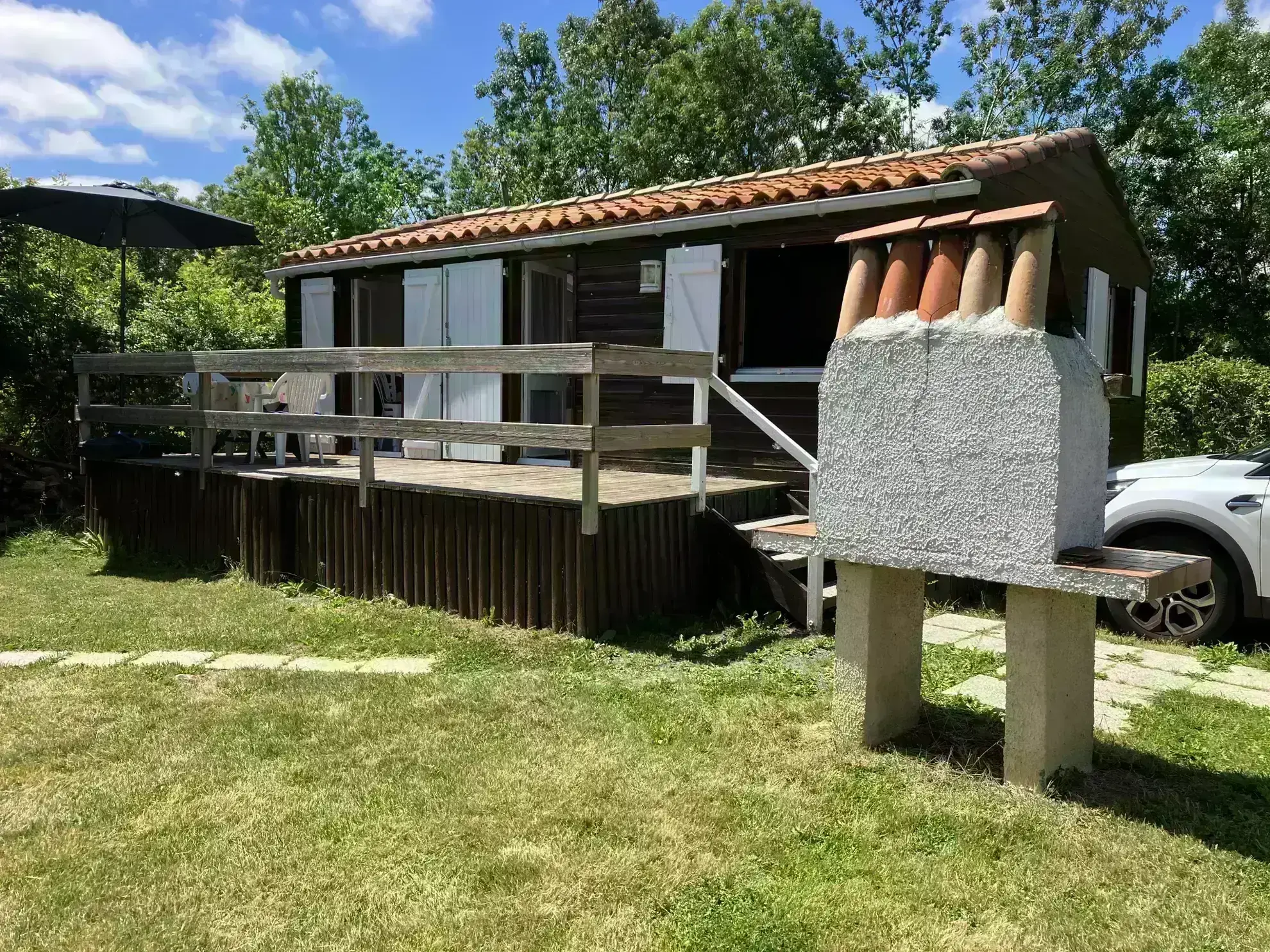 Bungalow en bois à Le Mazeau - Vue rivière, meublé, proche nature, prix attractif 