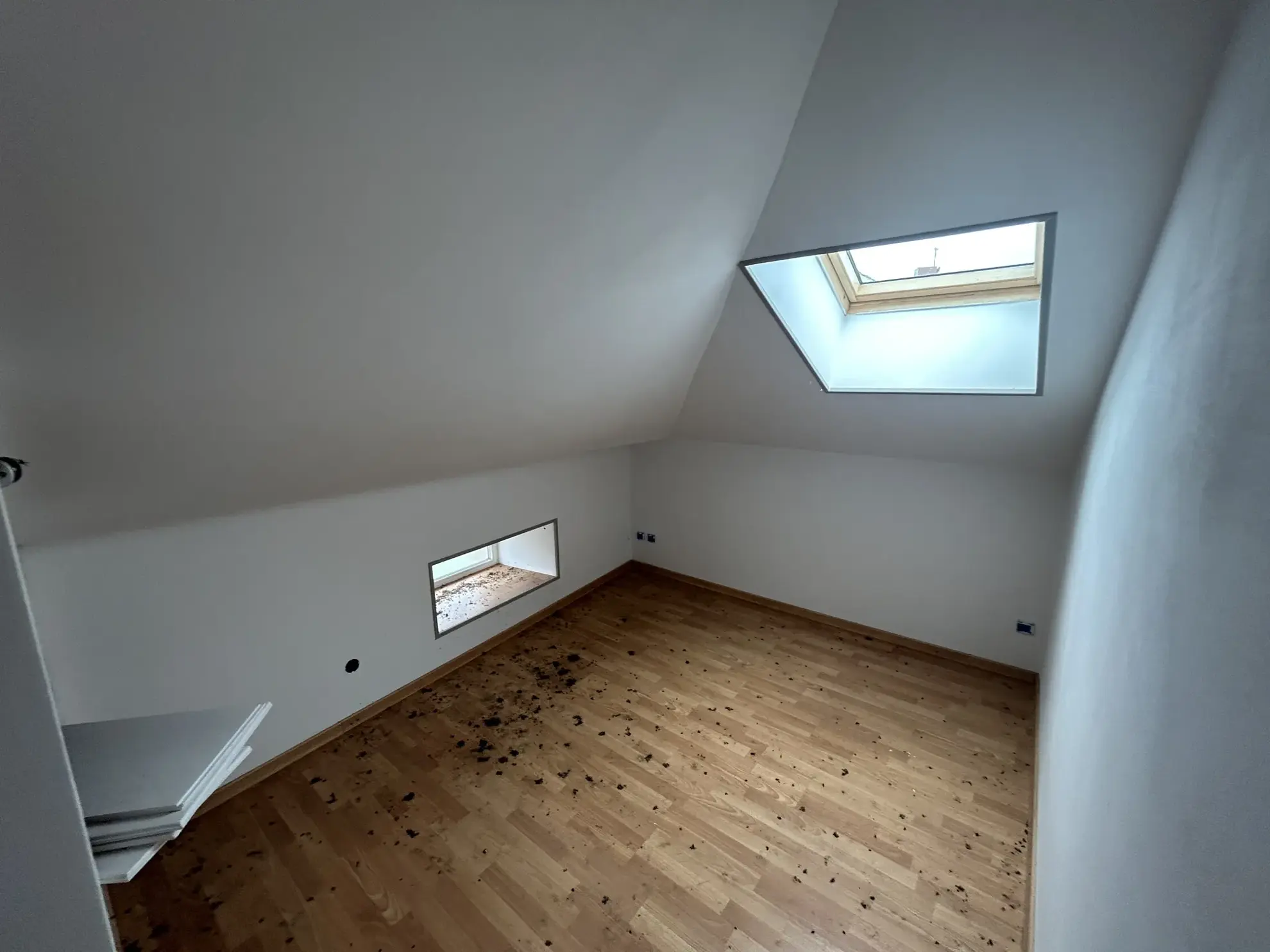 Immeuble à vendre à Laussonne avec location en place et duplex à terminer