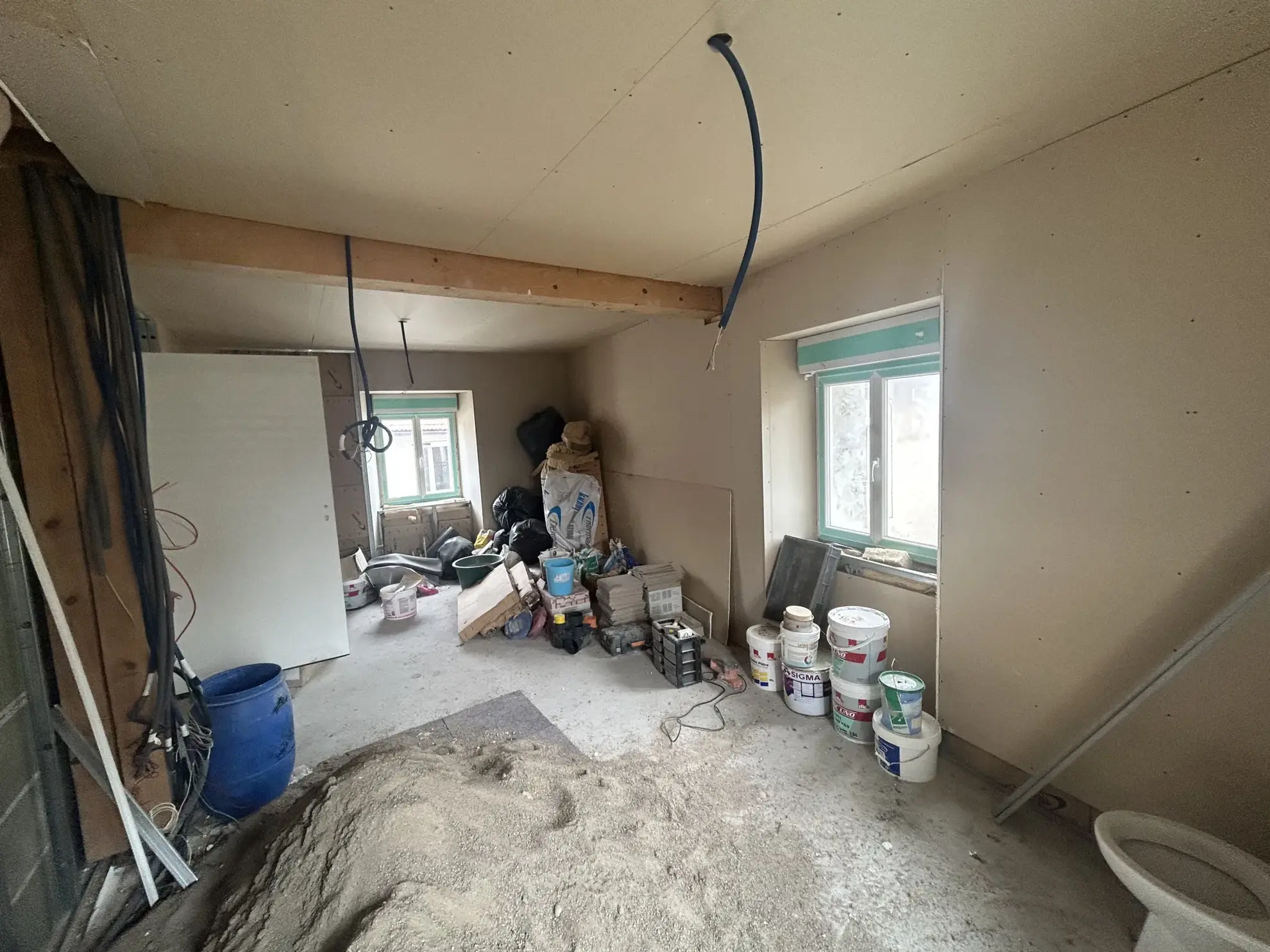 Immeuble à vendre à Laussonne avec location en place et duplex à terminer 