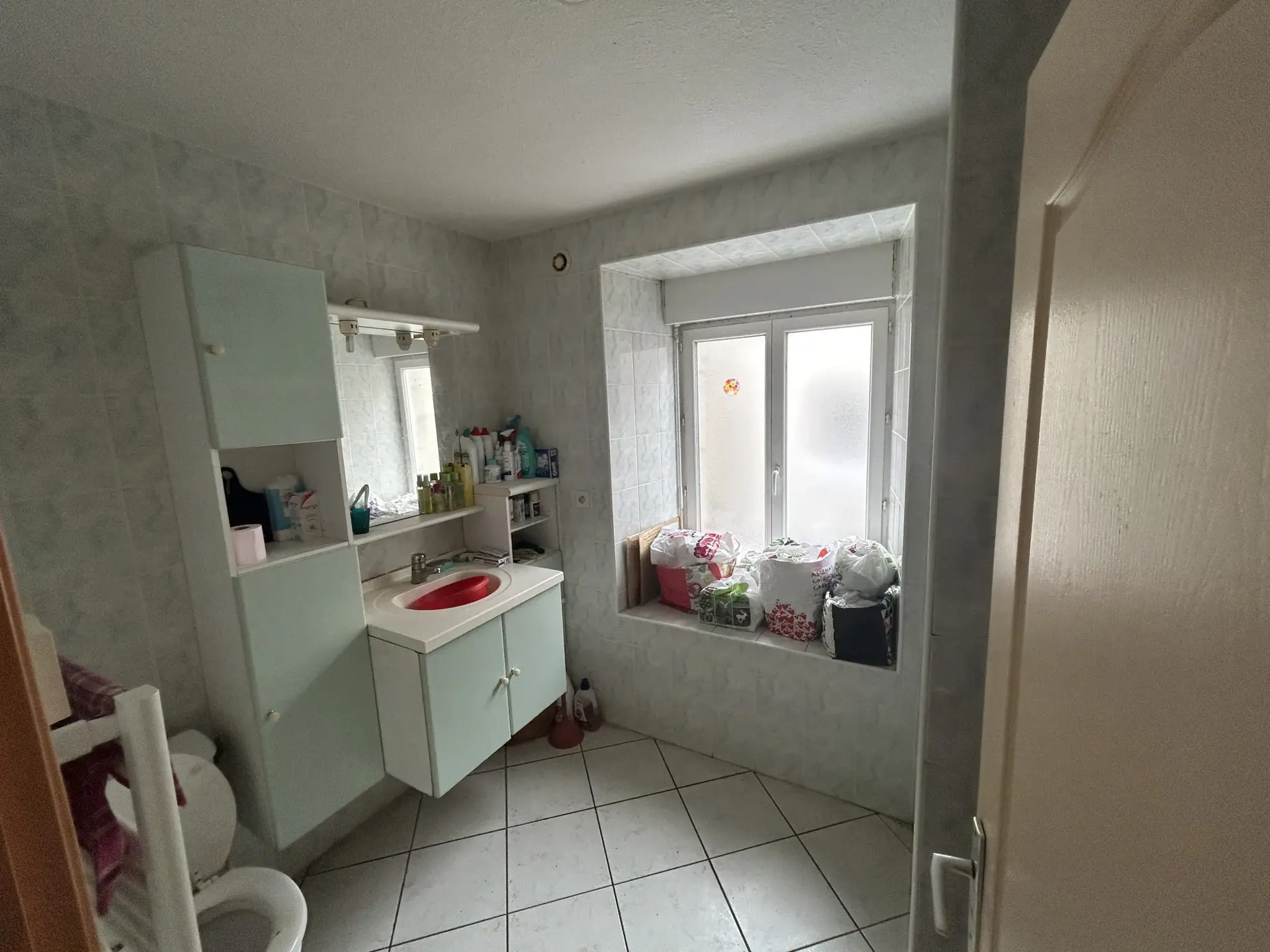 Immeuble à vendre à Laussonne avec location en place et duplex à terminer 