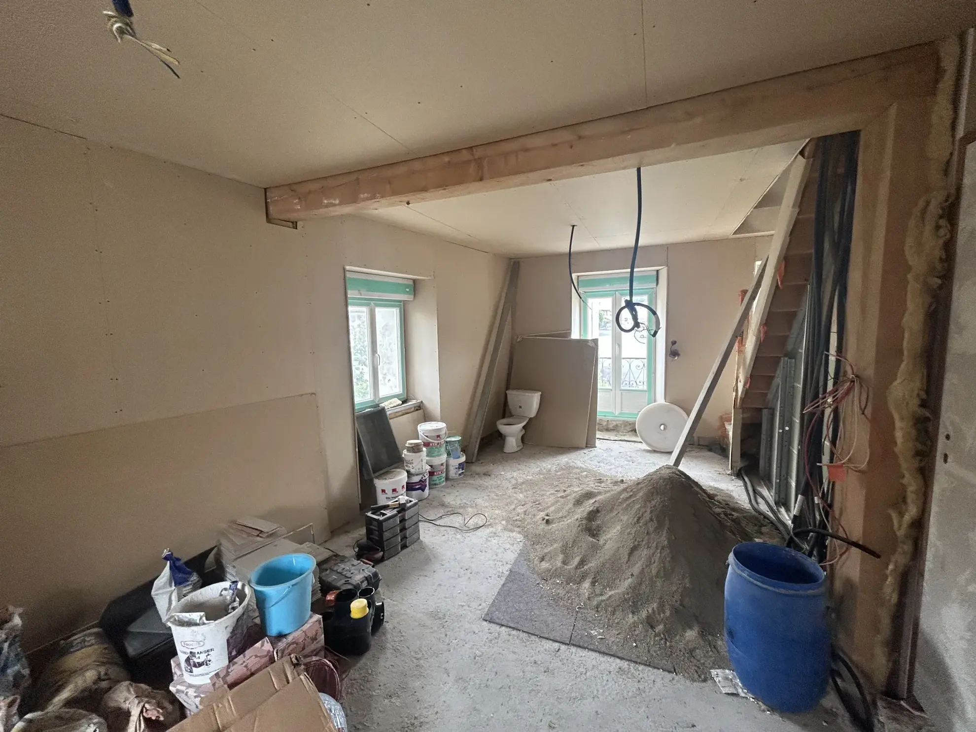 Immeuble à vendre à Laussonne avec location en place et duplex à terminer 