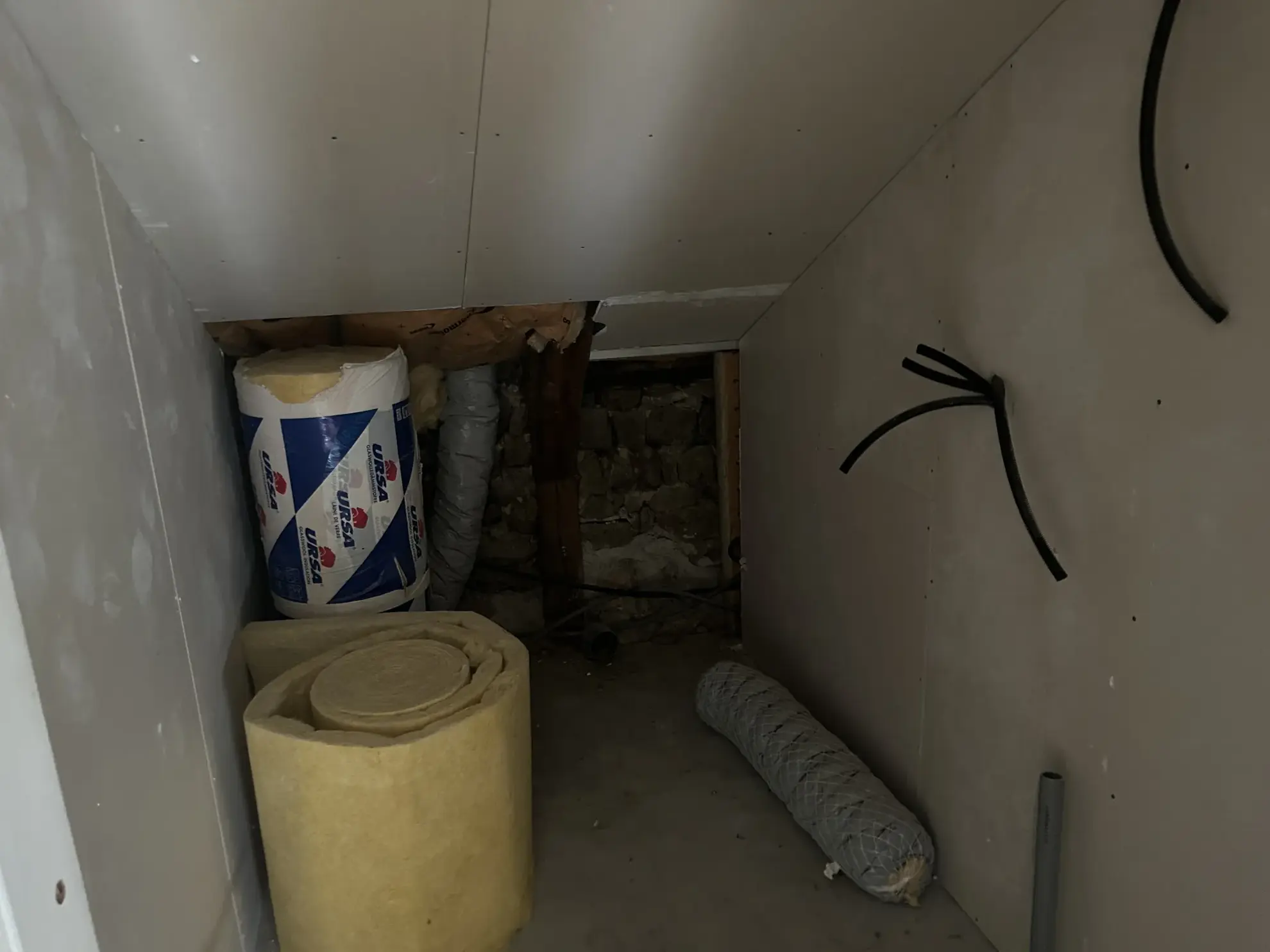 Immeuble à vendre à Laussonne avec location en place et duplex à terminer 