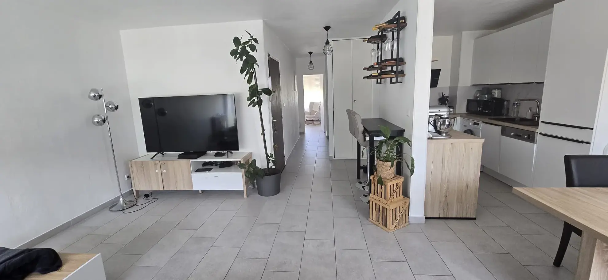 Appartement 4 pièces lumineux de 77,82 m² à La Trinité avec balcon, garage et cave 