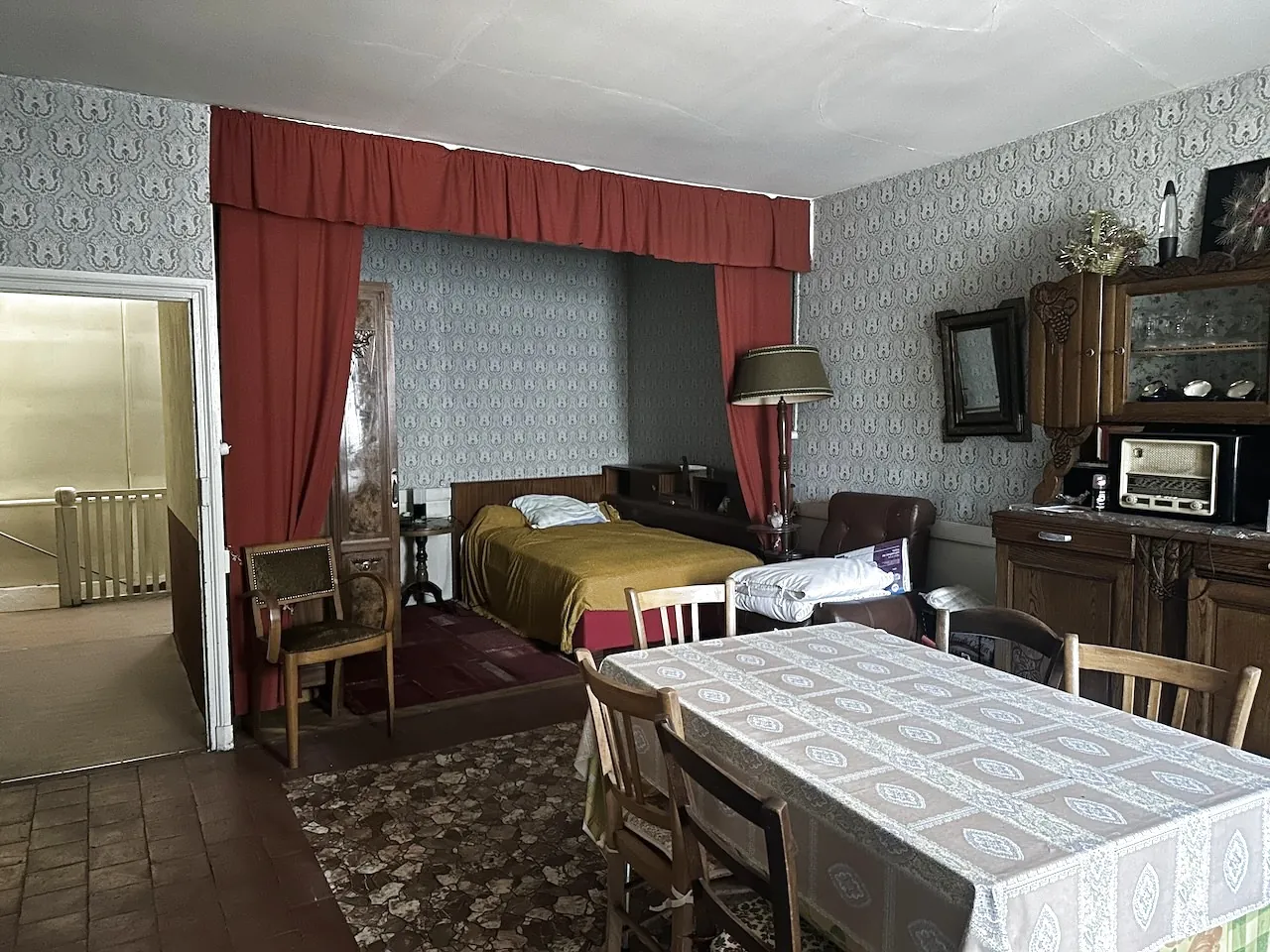 Maison de ville de 100 m² avec garage et cour à Marcigny 