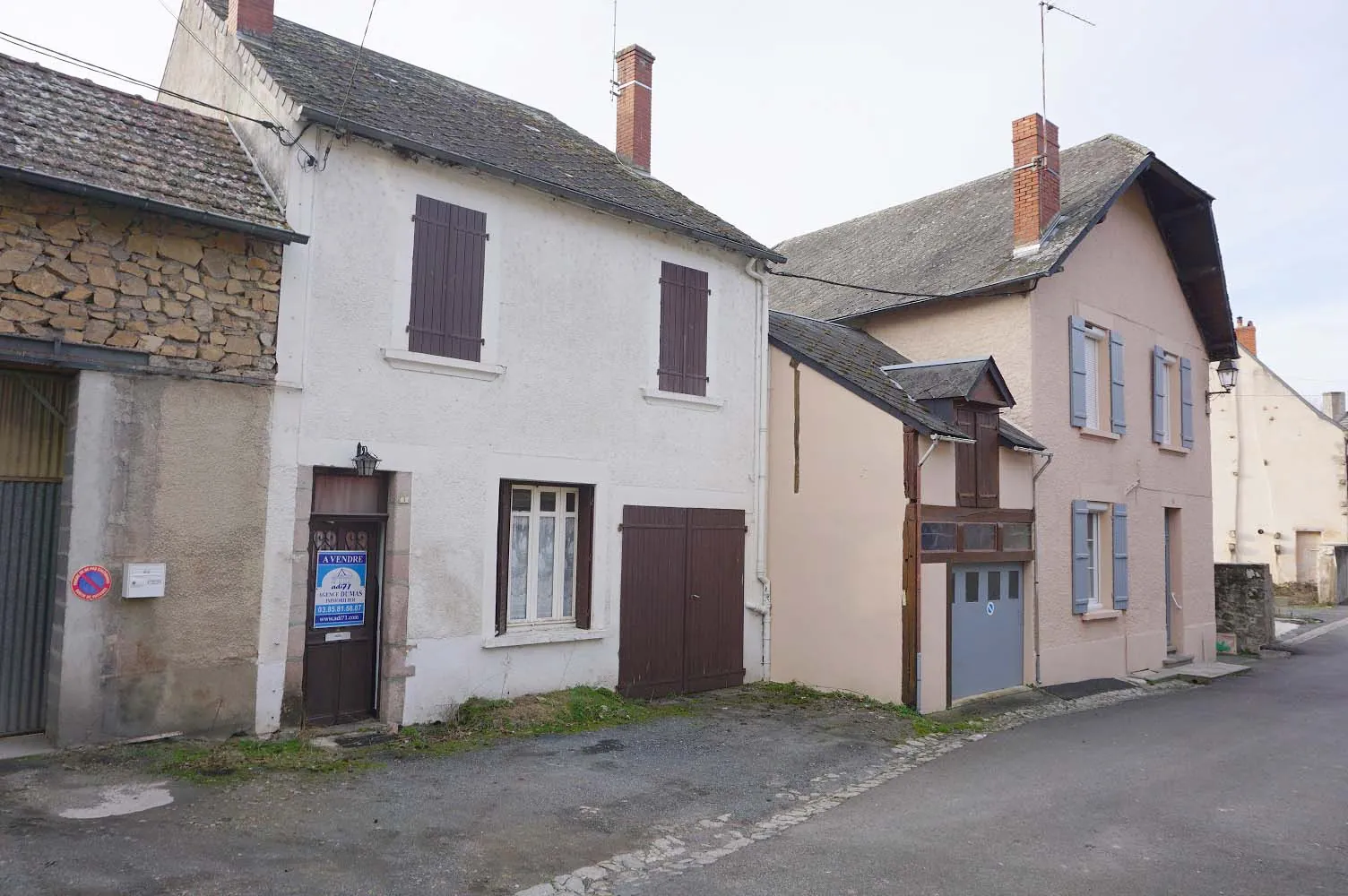 Maison de ville à vendre à Luzy (58) - 67 m² avec 2 chambres, garage 
