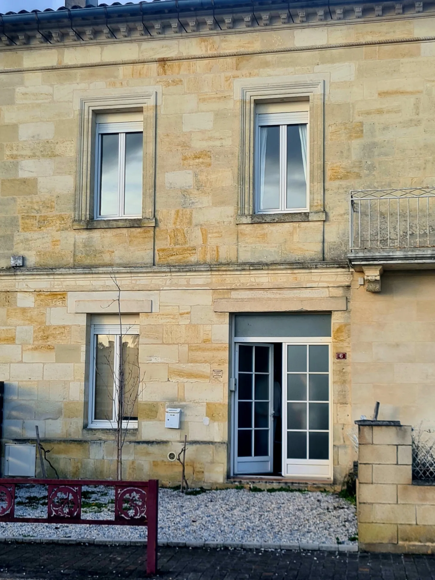 Charmante échoppe avec jardin et garage à Pomerol, vue sur vignoble 
