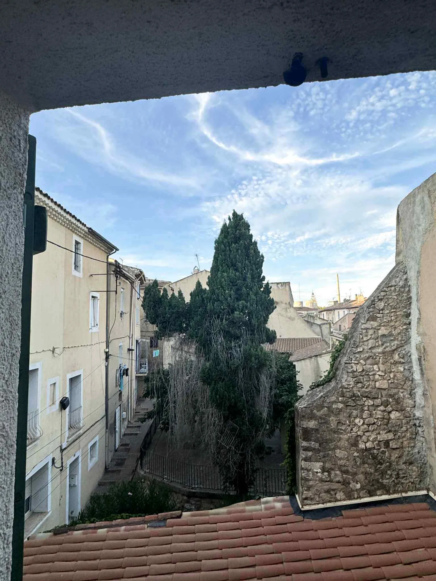 Investissement immobilier à Gardanne : maison de ville avec deux appartements loués