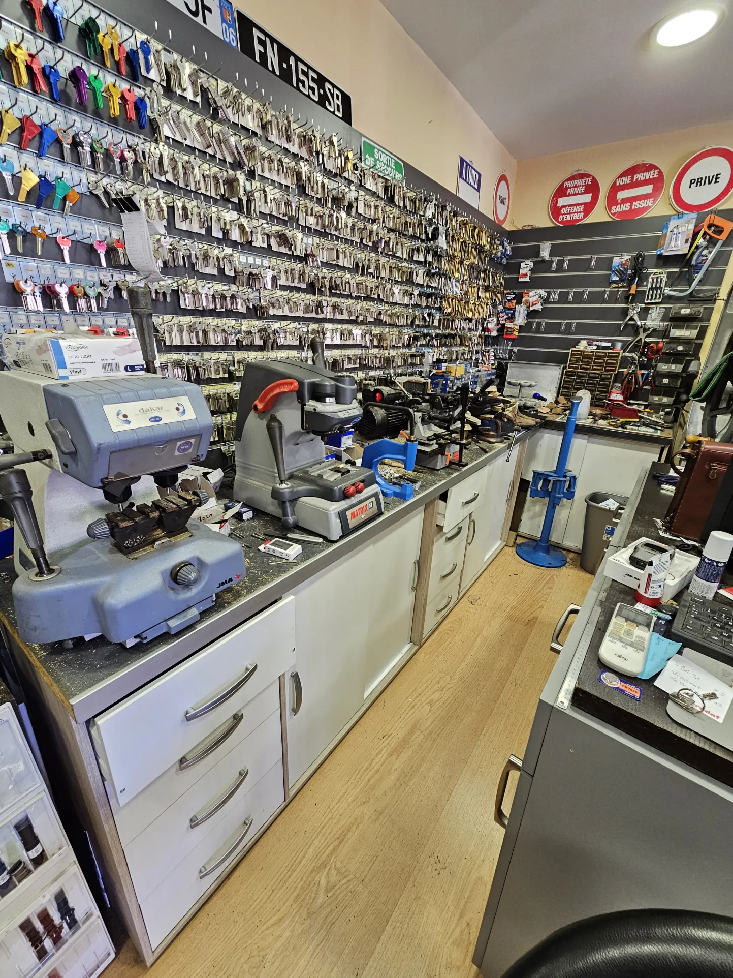 Fonds de commerce cordonnerie et clé minute à vendre à Châteauneuf-Grasse 