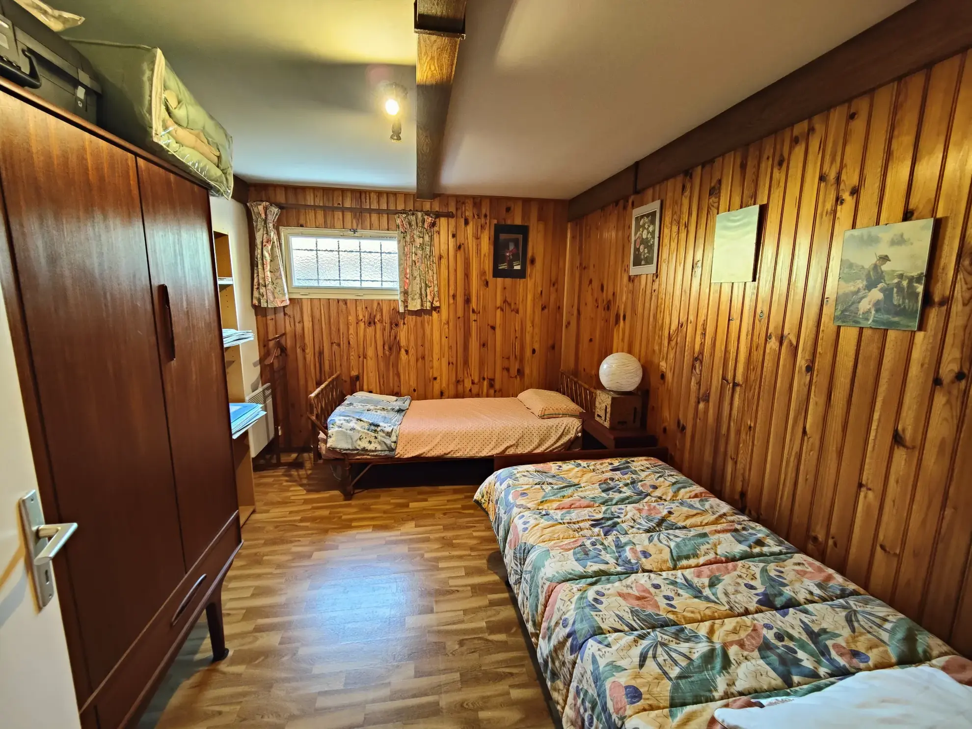 Maison à vendre à Charmoy avec 4 chambres, garage et jardin, secteur calme 