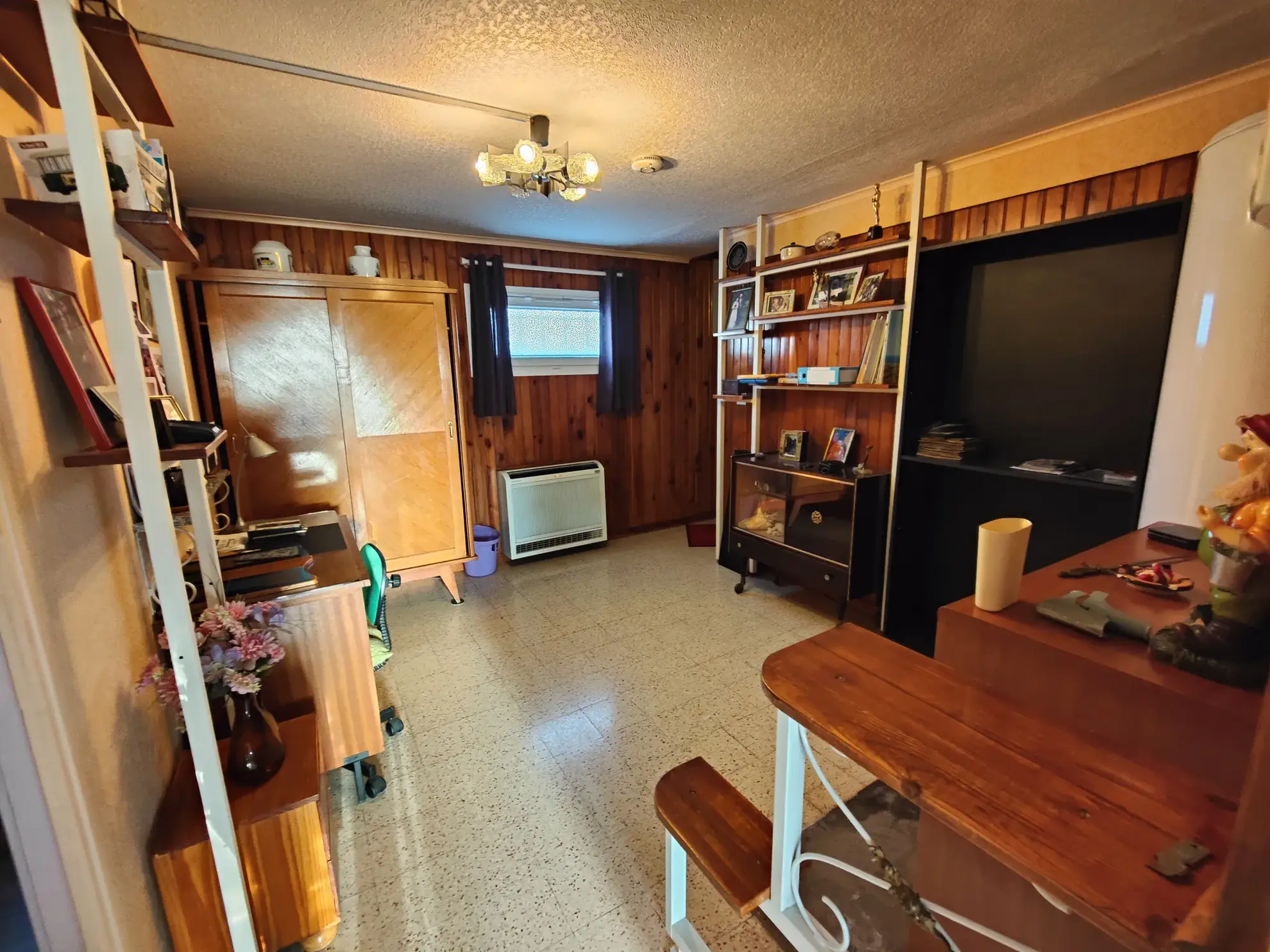 Maison à vendre à Charmoy avec 4 chambres, garage et jardin, secteur calme 