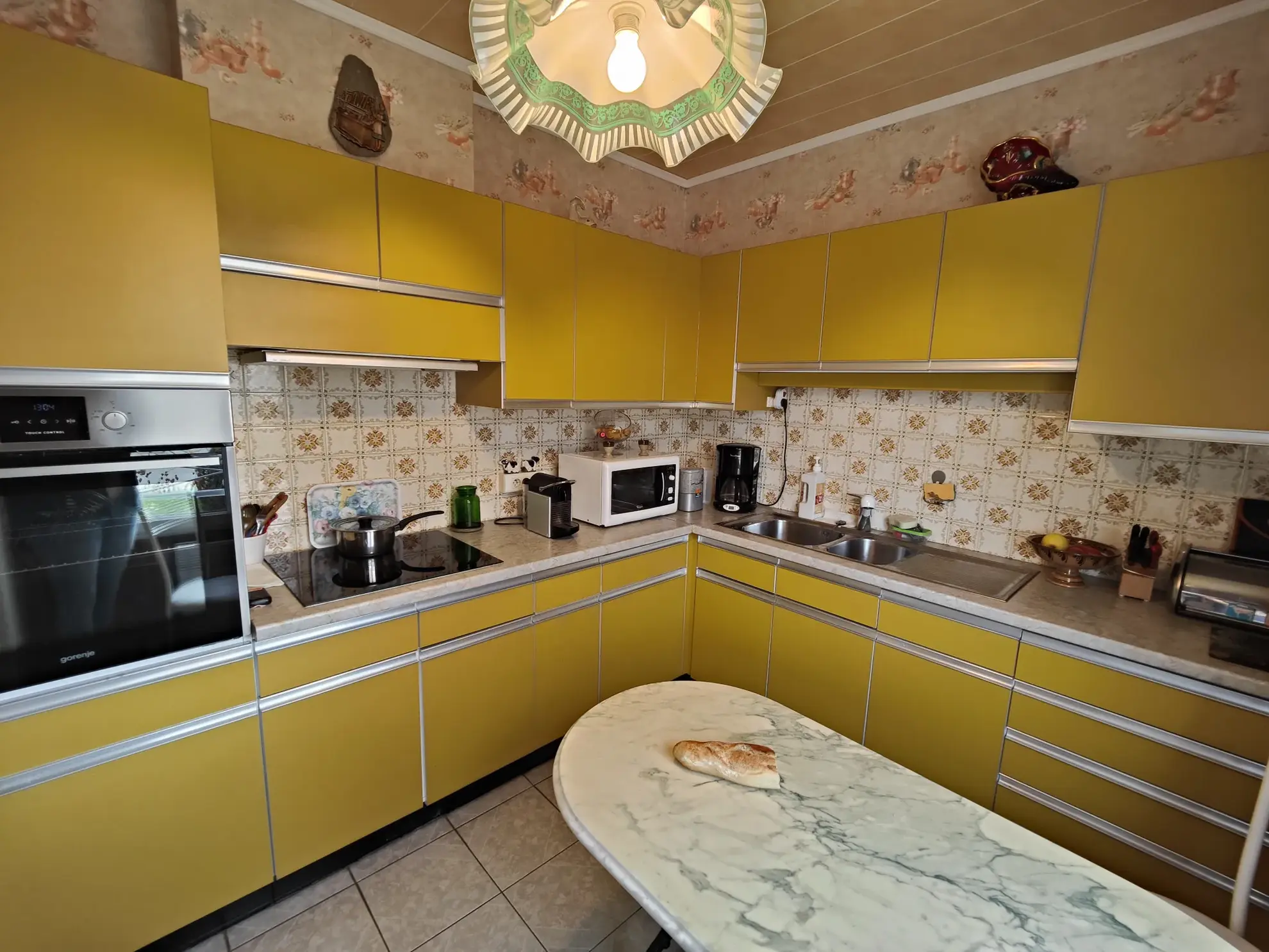 Maison à vendre à Charmoy avec 4 chambres, garage et jardin, secteur calme 