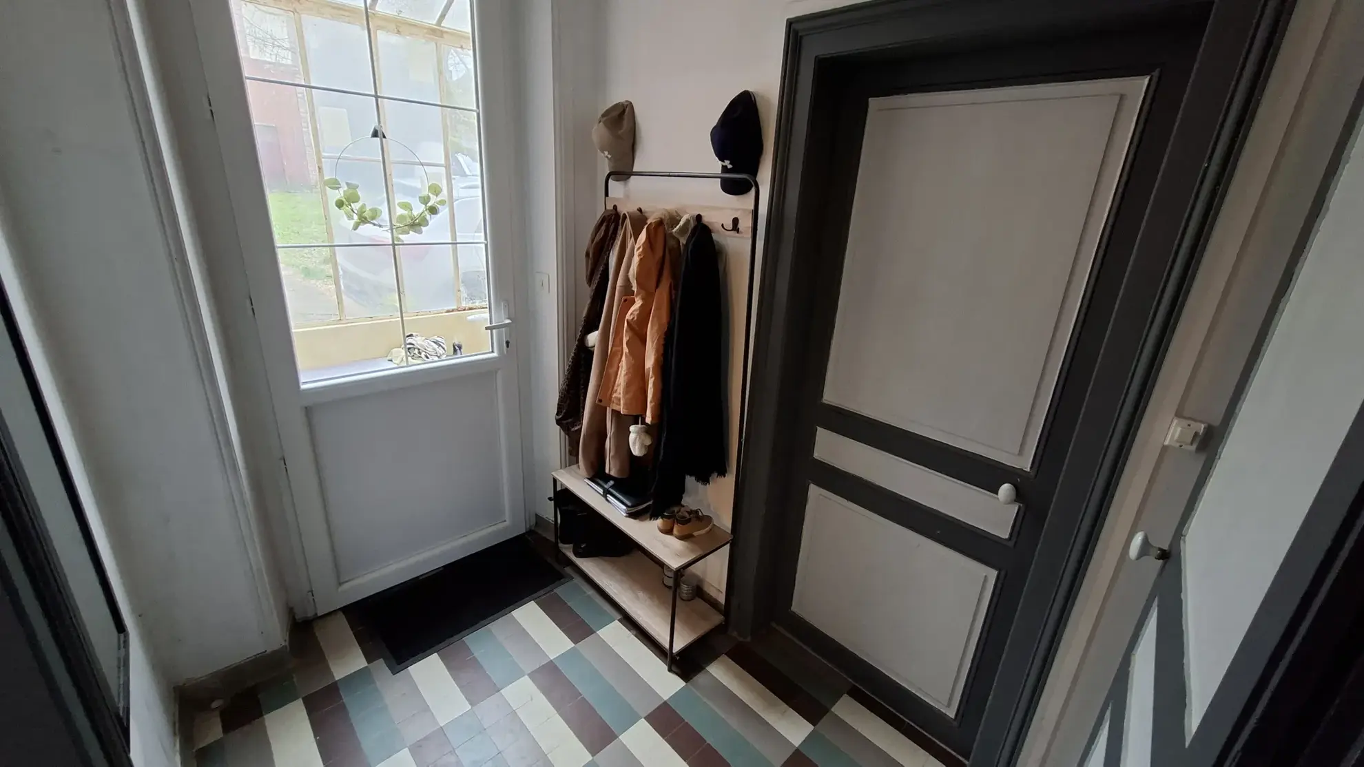 Maison rénovée avec vue campagne, 2/3 chambres à Mont-Saint-Sulpice 