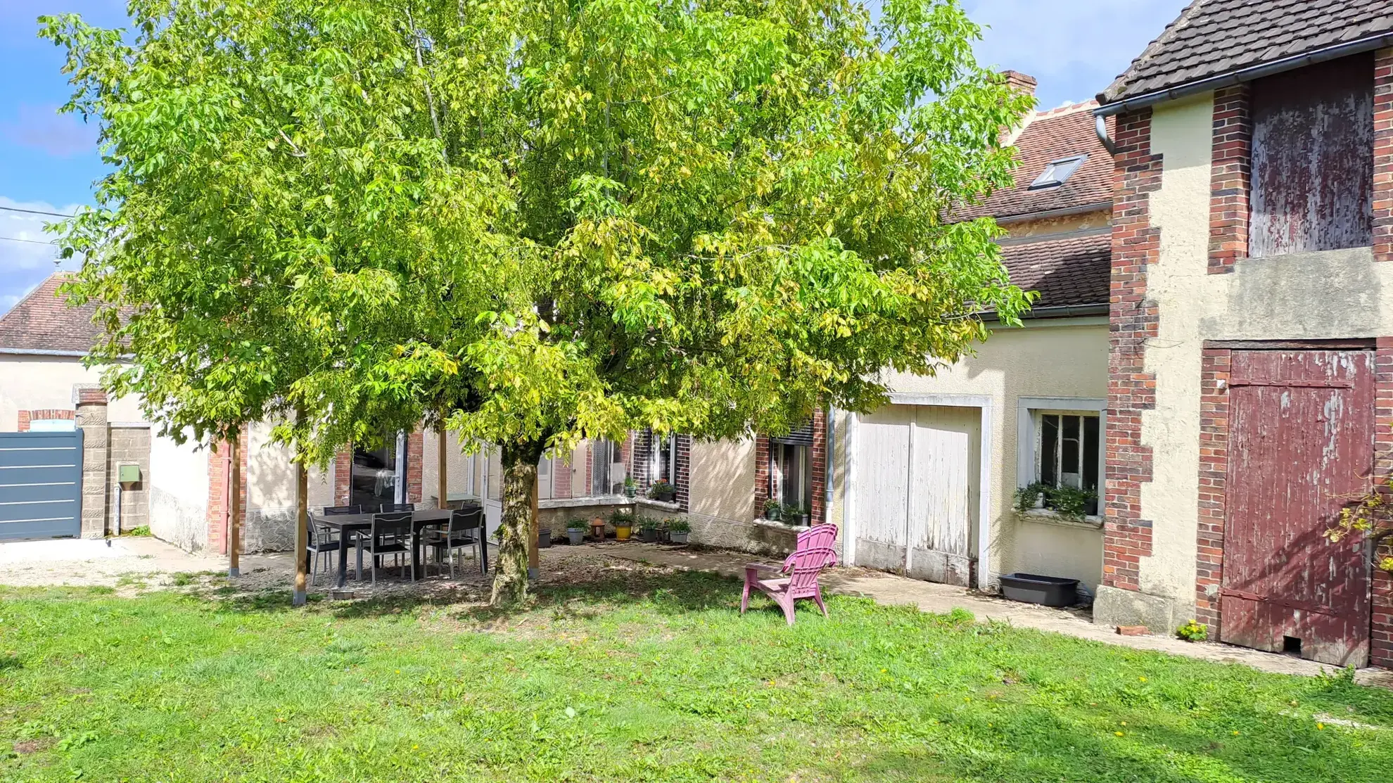 Maison rénovée avec vue campagne, 2/3 chambres à Mont-Saint-Sulpice