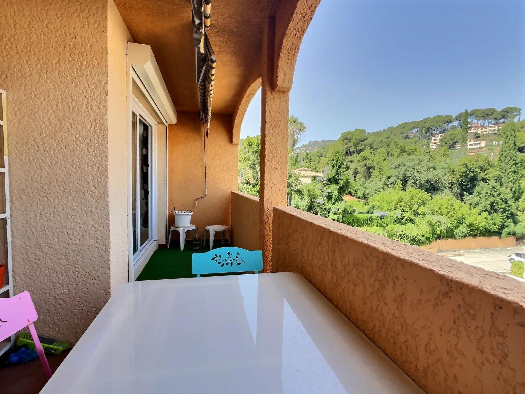 Très bel appartement 5 pièces avec vue dégagée à Costebelle, Hyères