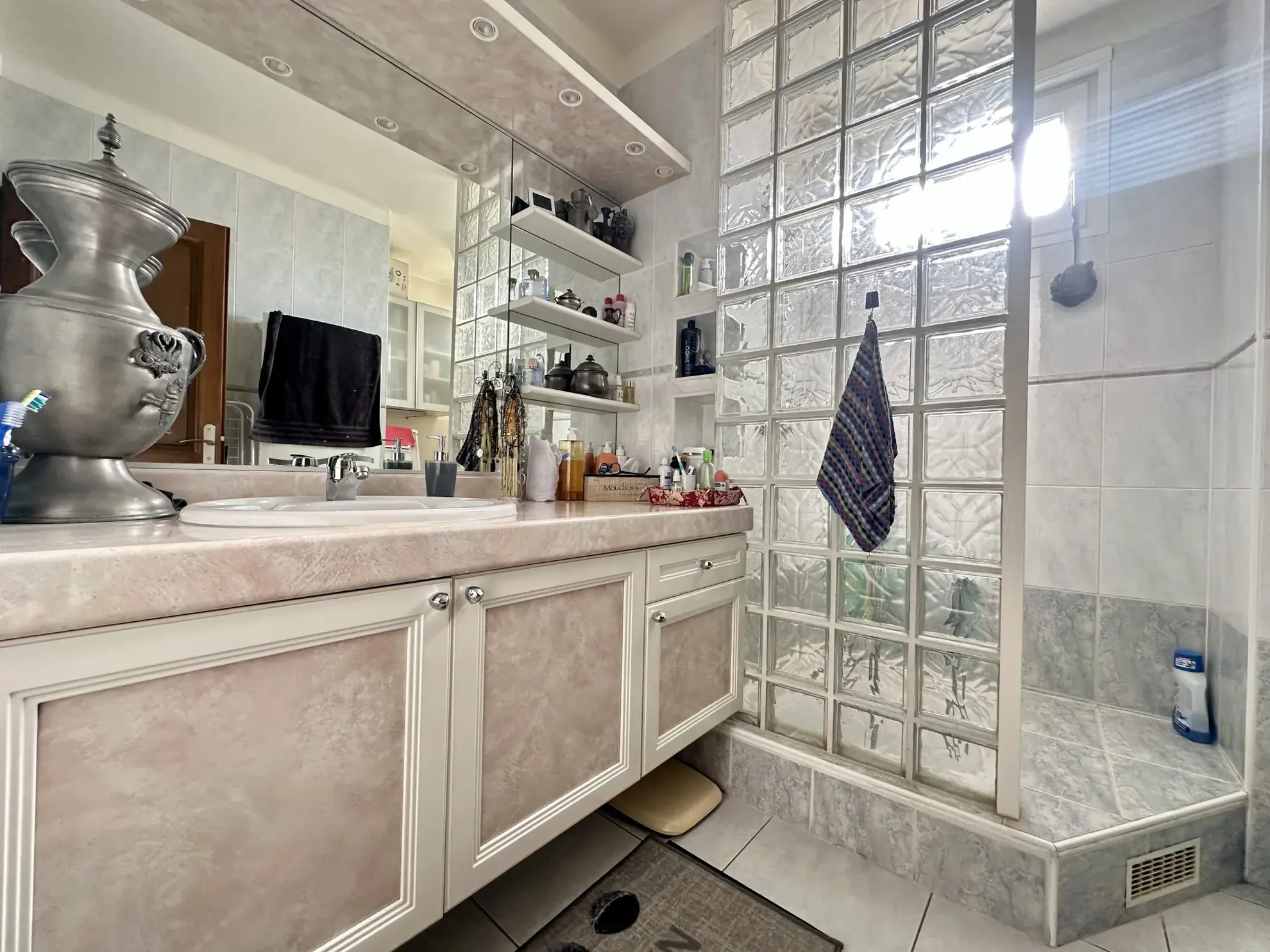 Appartement lumineux de 79 m² à Lyon avec balcons, vue dégagée et potentiel modulable 