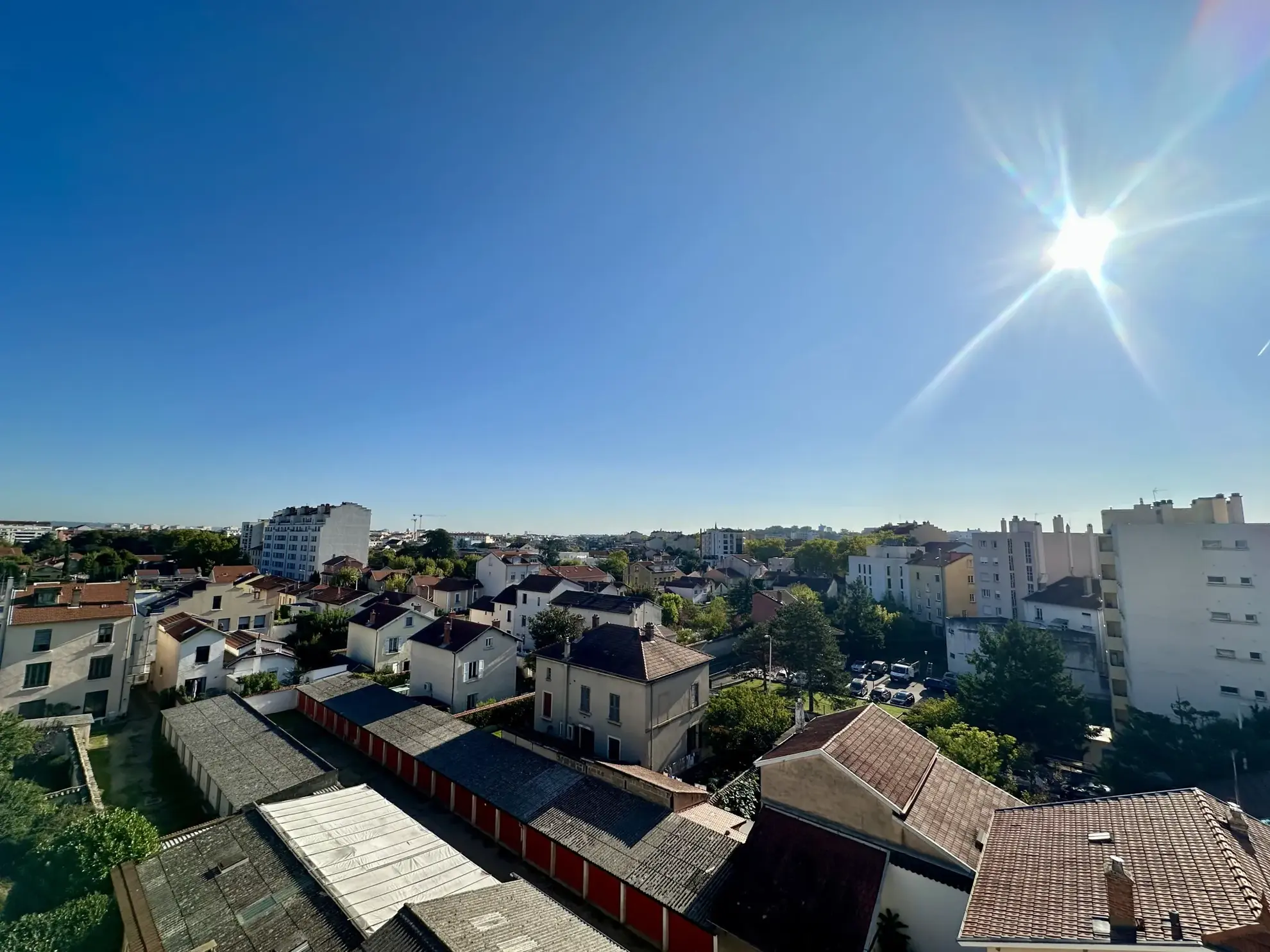 Appartement lumineux de 79 m² à Lyon avec balcons, vue dégagée et potentiel modulable 
