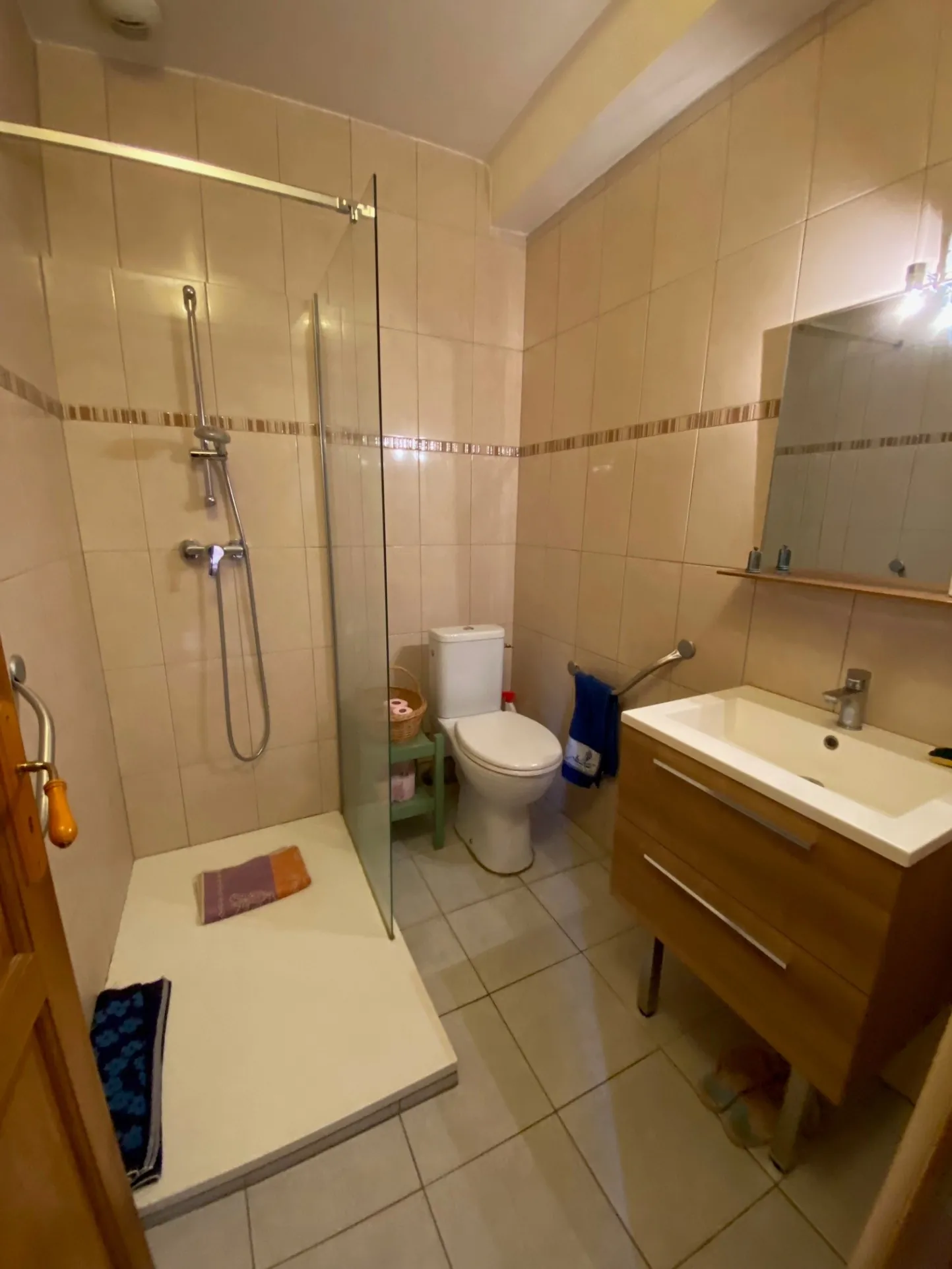 Maison de ville avec jardin, terrasse et studio à Nîmes - Opportunité d’investissement 