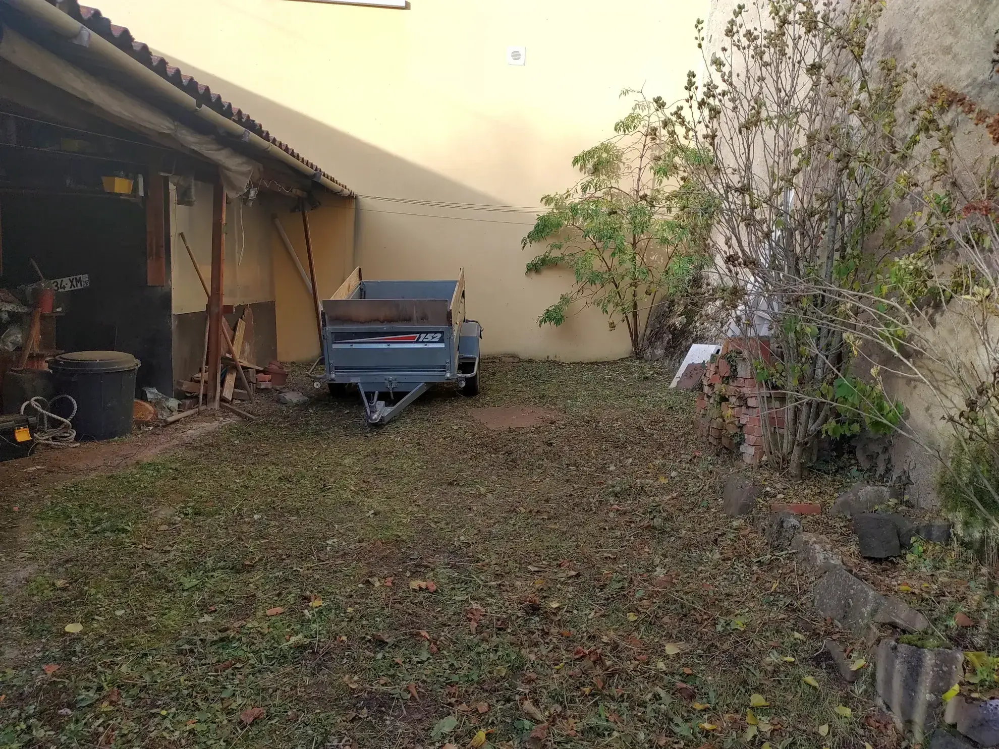 Maison de village à rénover d'environ 73 m² à Esteil, Puy-de-Dôme 